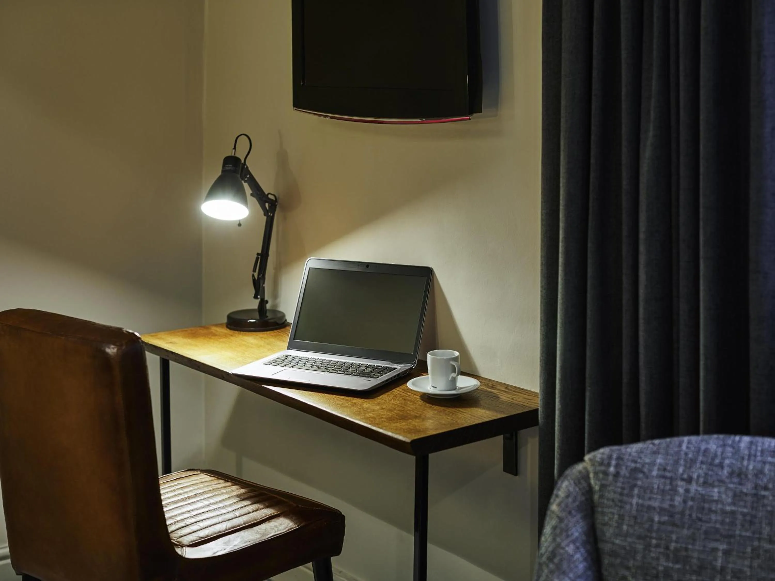 Bedroom in Mercure Barnsley Tankersley Manor Hotel