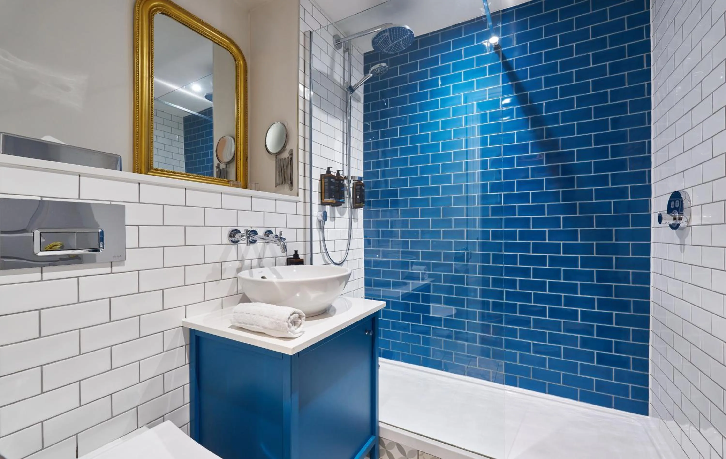 Shower in Mercure Barnsley Tankersley Manor Hotel