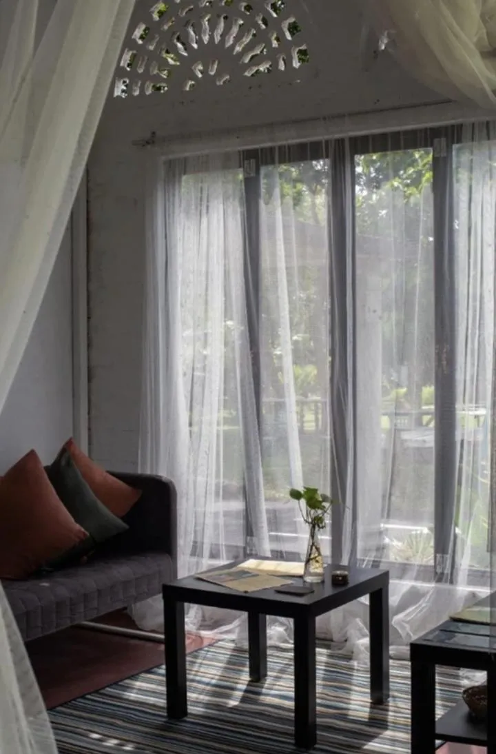 Living room in Rouhi Retreats By Doulos