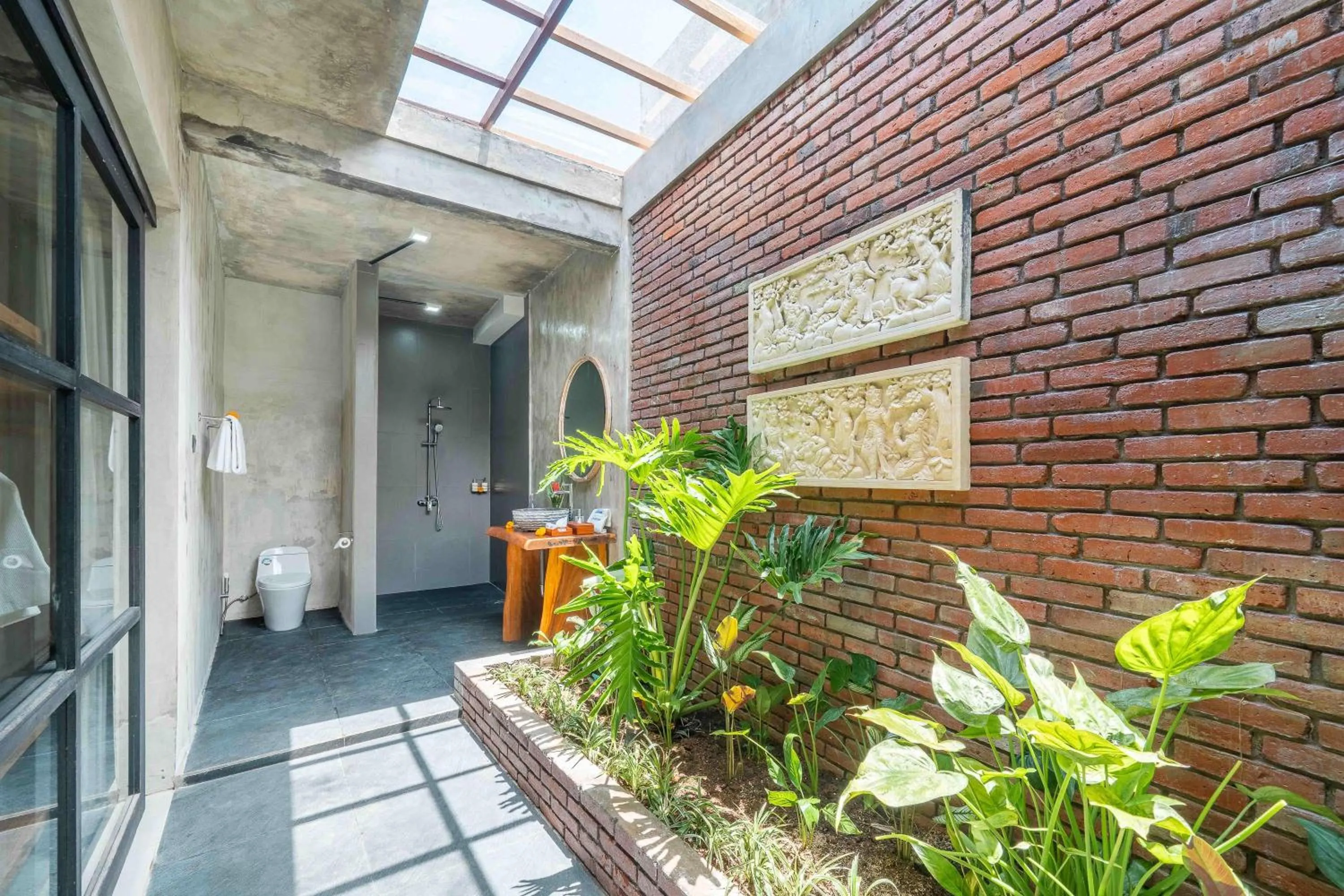 Shower in Villa Jonsu Uluwatu by Nagisa Bali