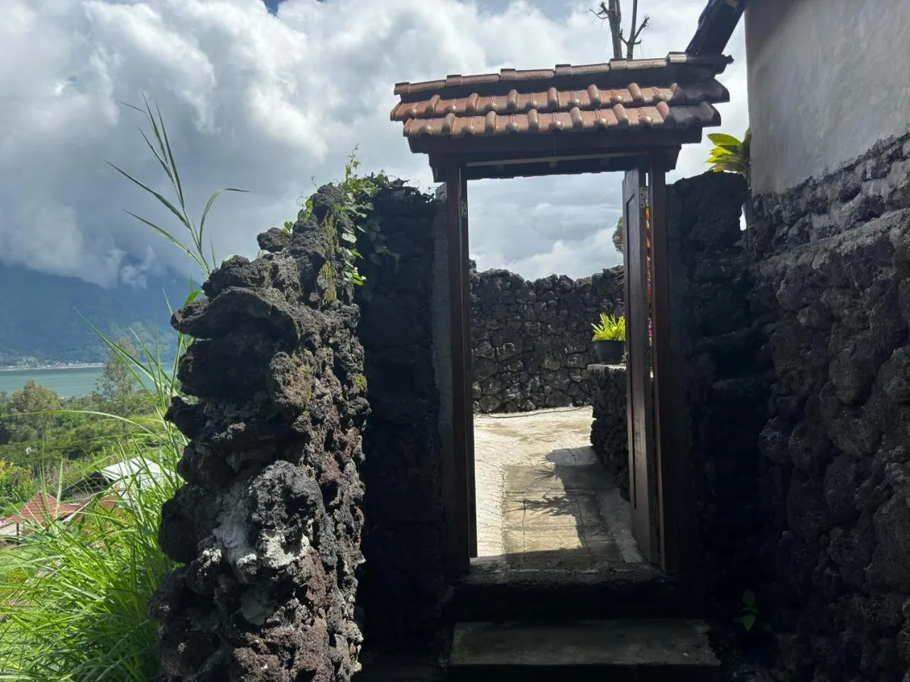 Facade/entrance in Belvilla Break Coffee Kintamani