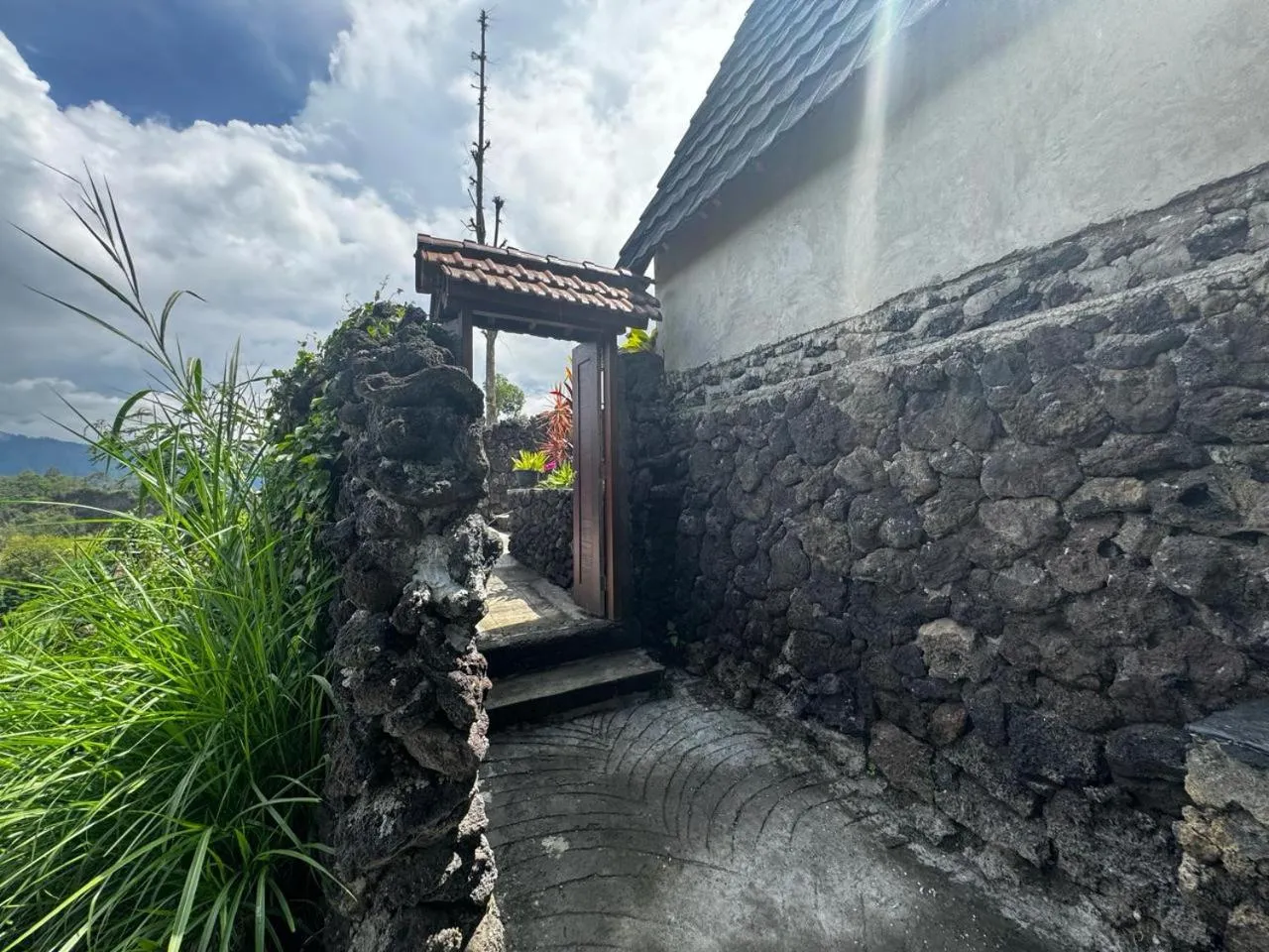 Facade/entrance in Belvilla Break Coffee Kintamani