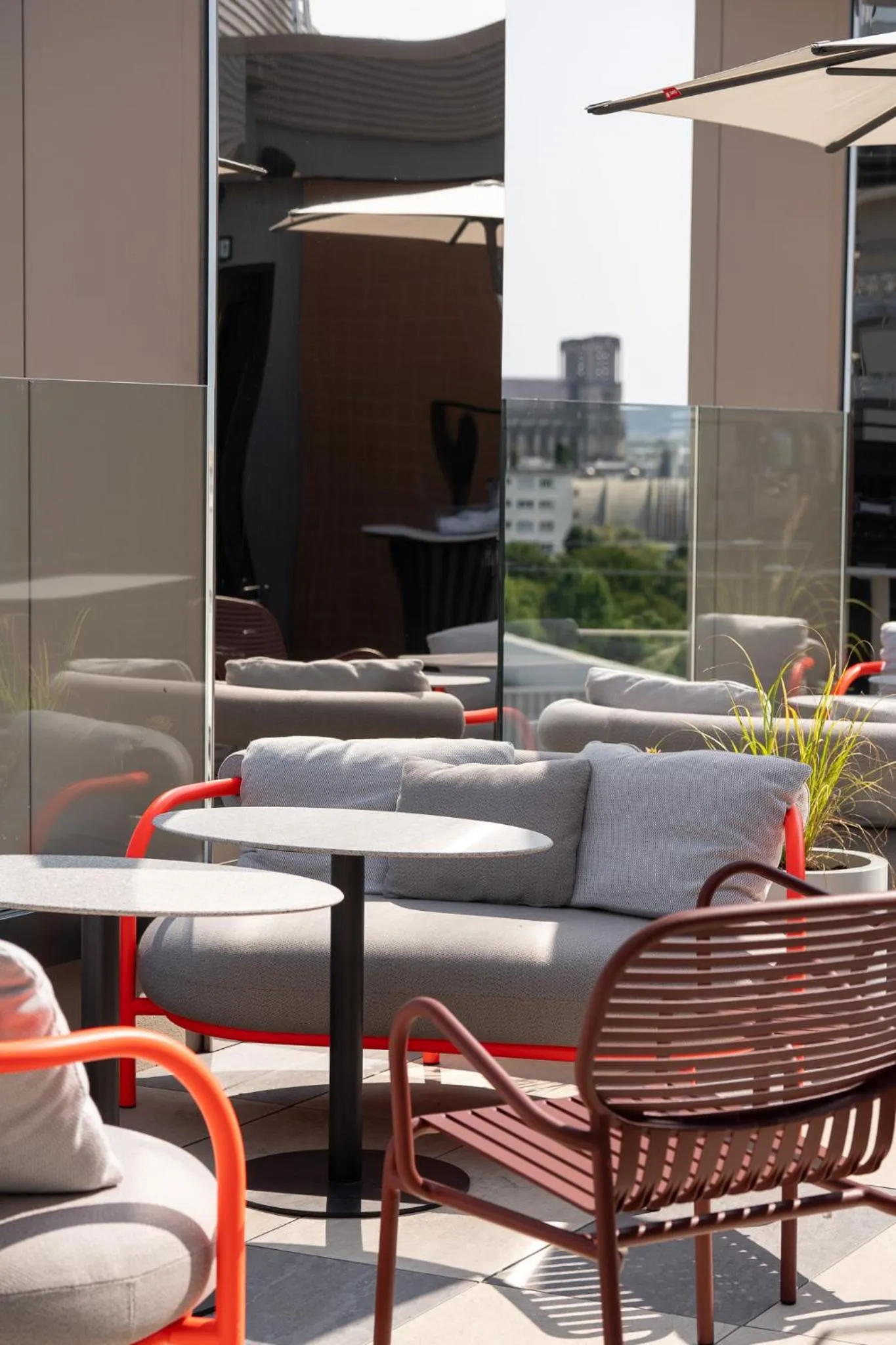 Lounge or bar in Radisson Hotel Reims