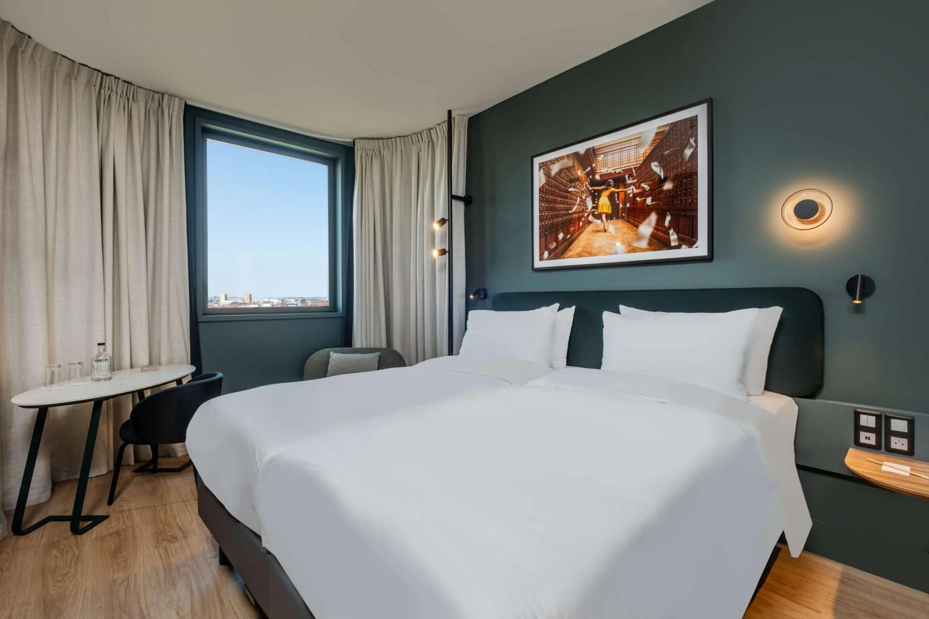 Bedroom, Bed in Radisson Hotel Reims