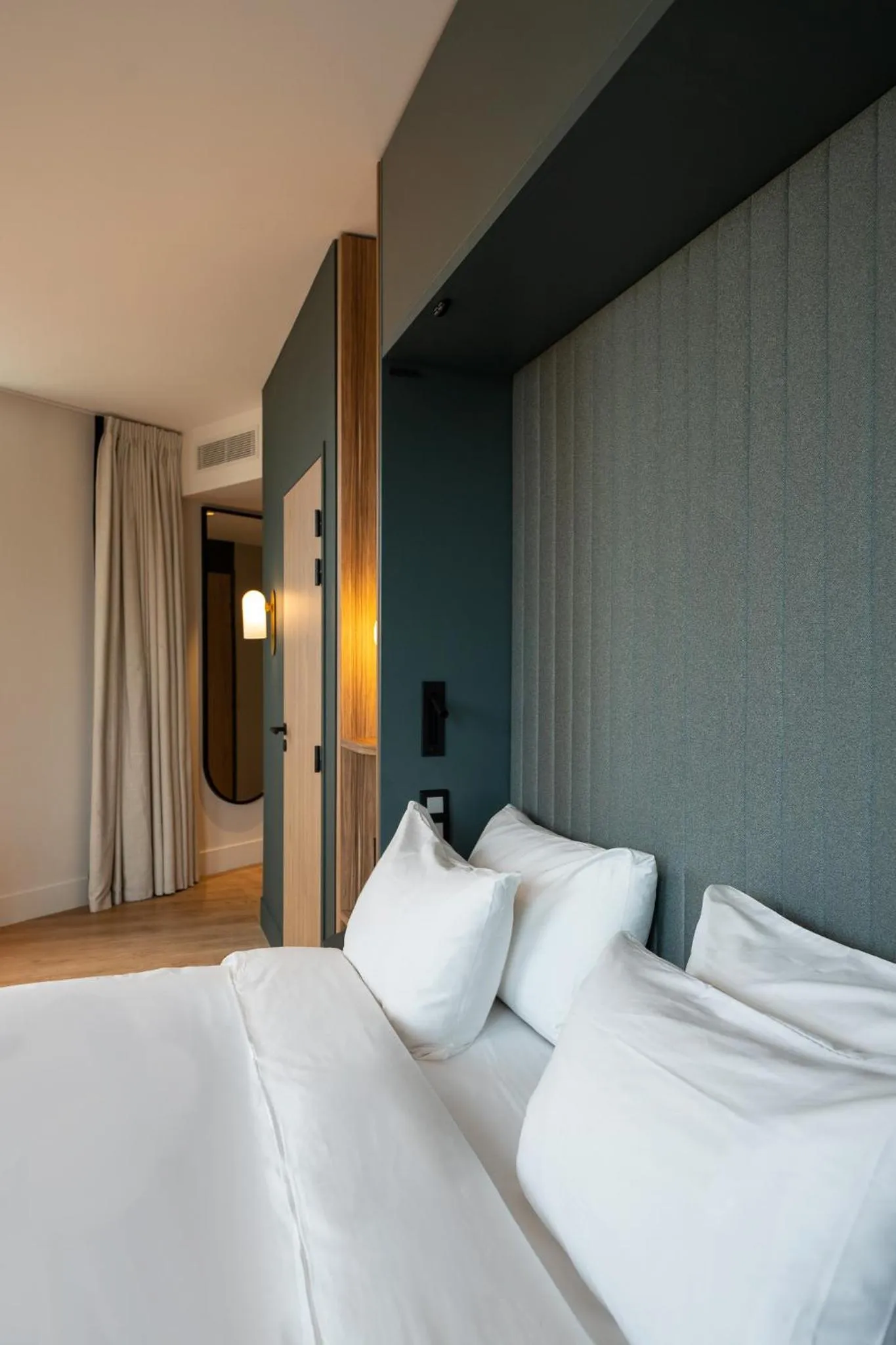 Bedroom, Bed in Radisson Hotel Reims