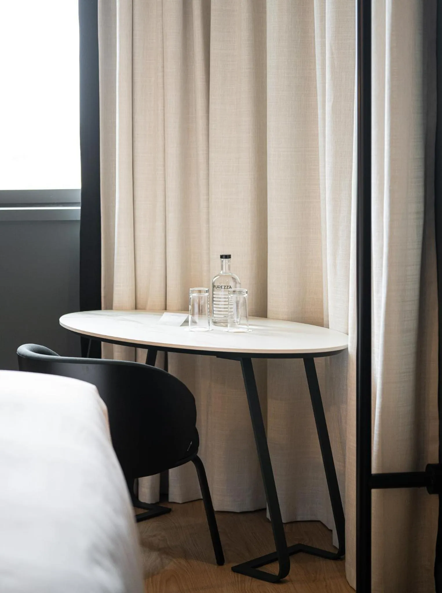 Seating area, Bed in Radisson Hotel Reims