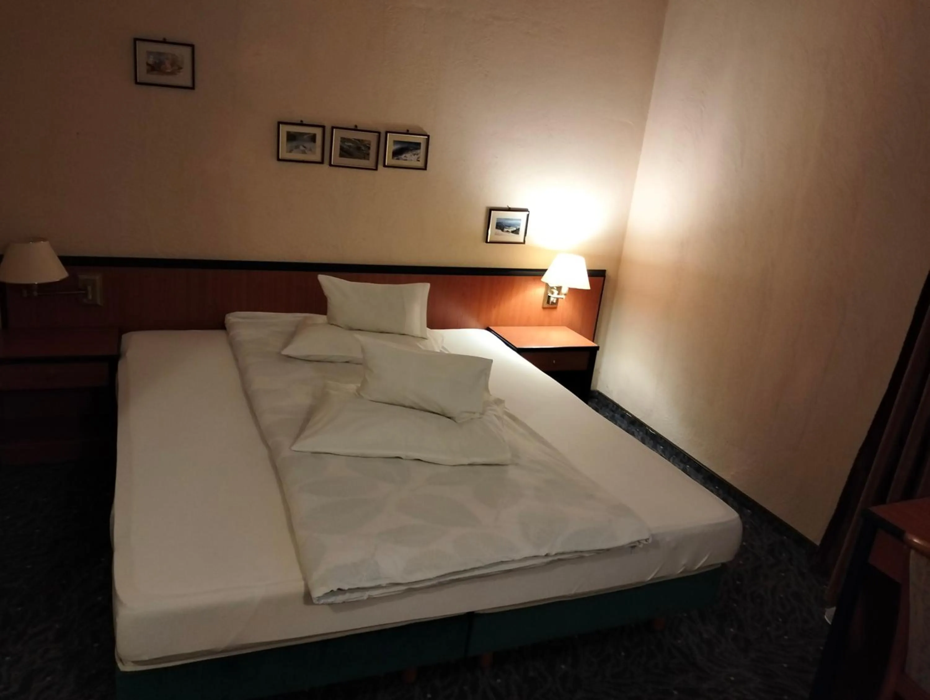 Bed in Pensiunea Cabana Art