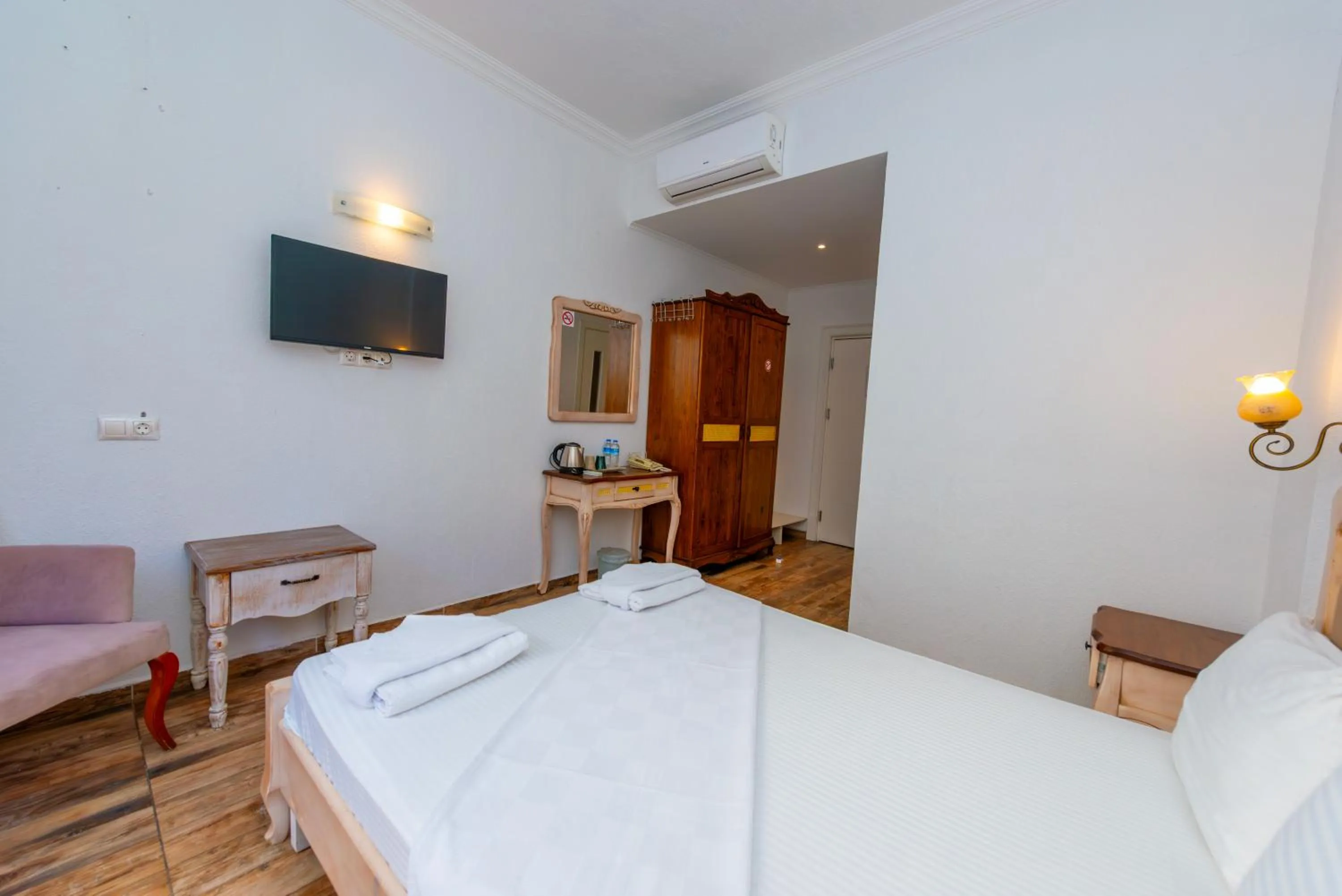 Photo of the whole room, Bed in Cennet Life Hotel