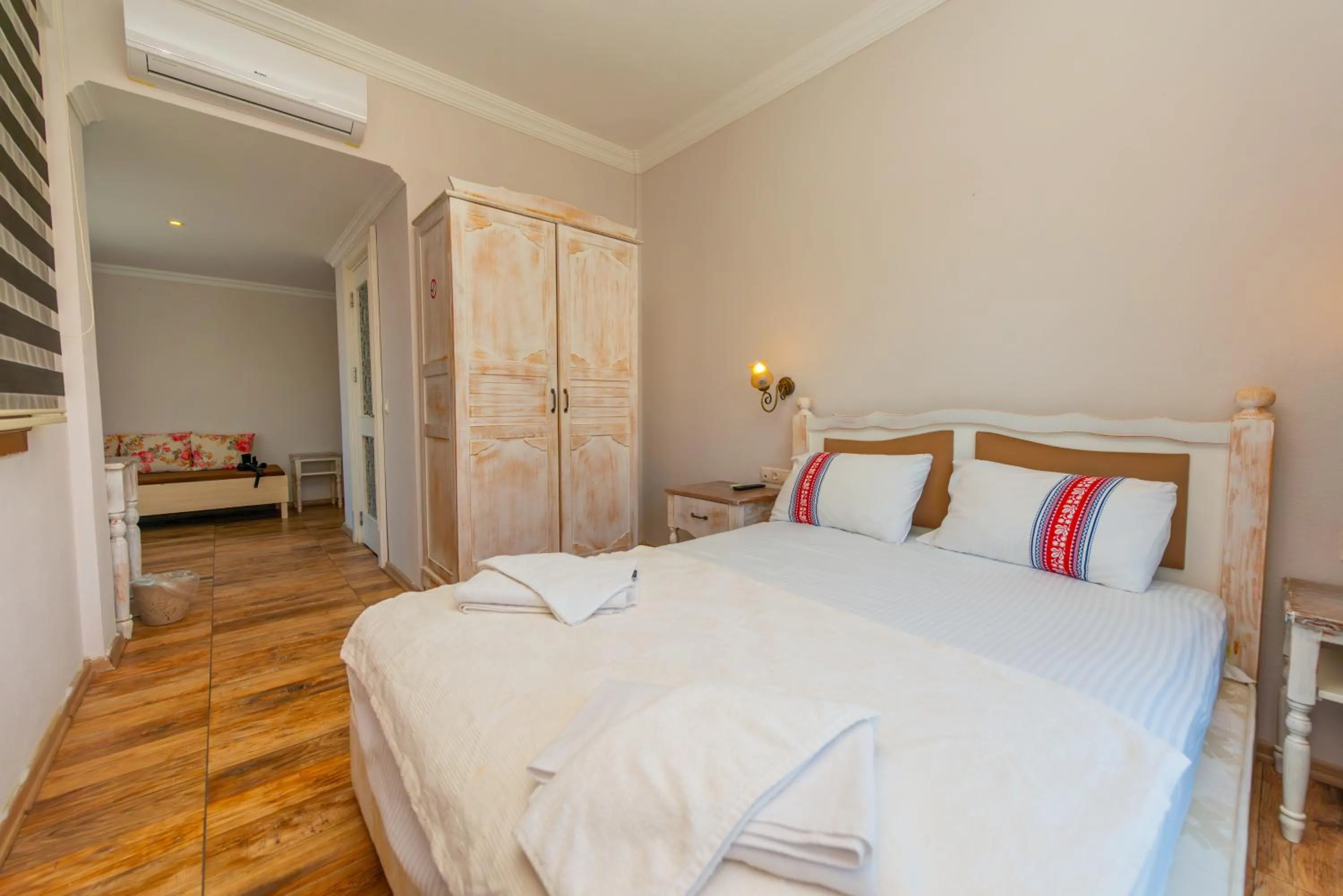 Photo of the whole room, Bed in Cennet Life Hotel