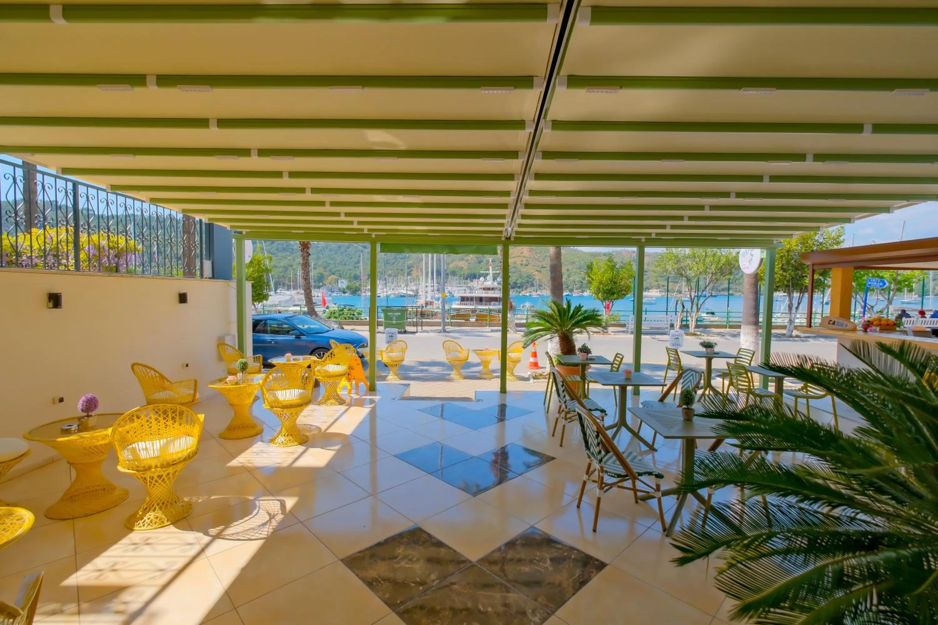 Restaurant/places to eat in Cennet Life Hotel