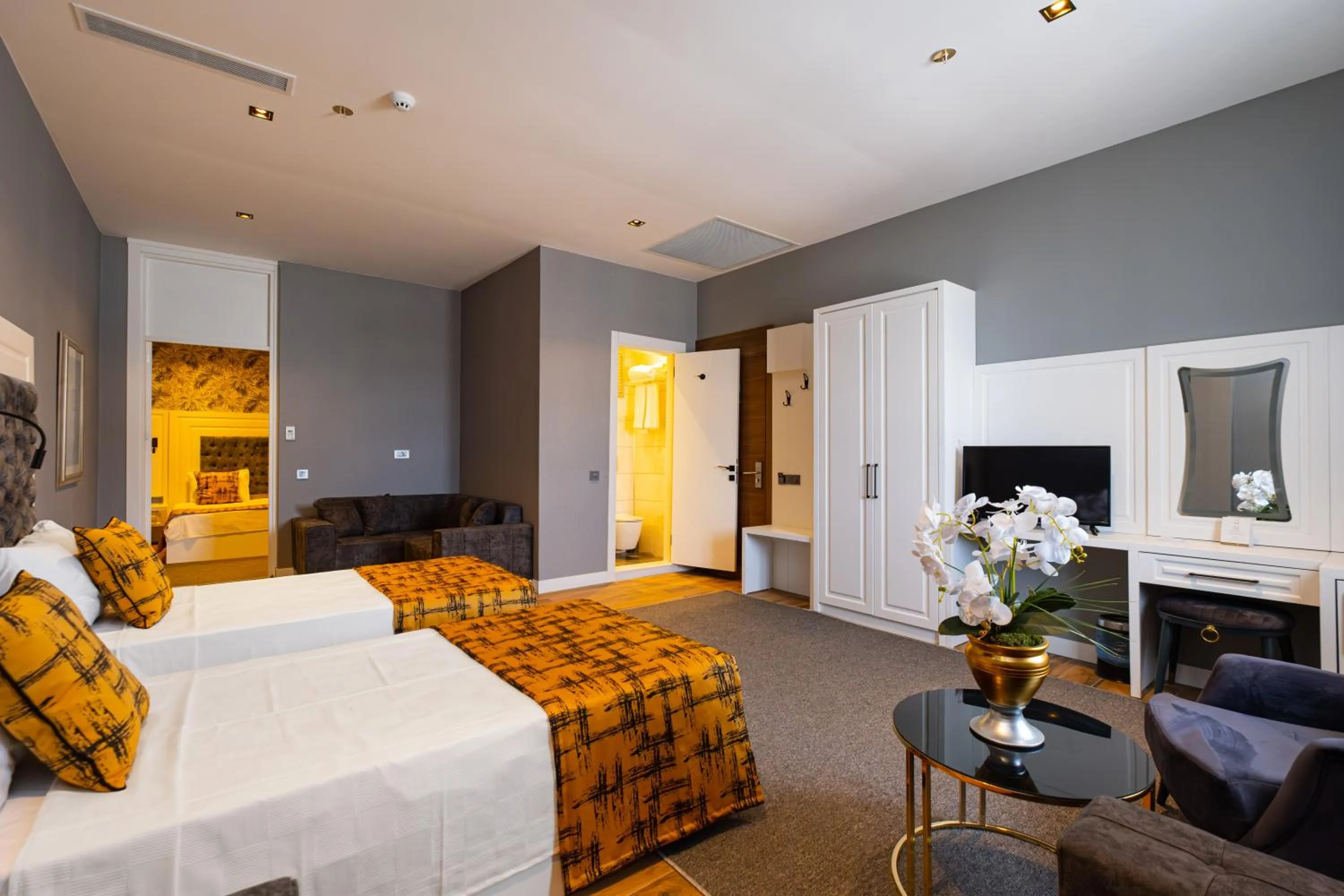 Seating area, Bed in Hipodrom Hotel