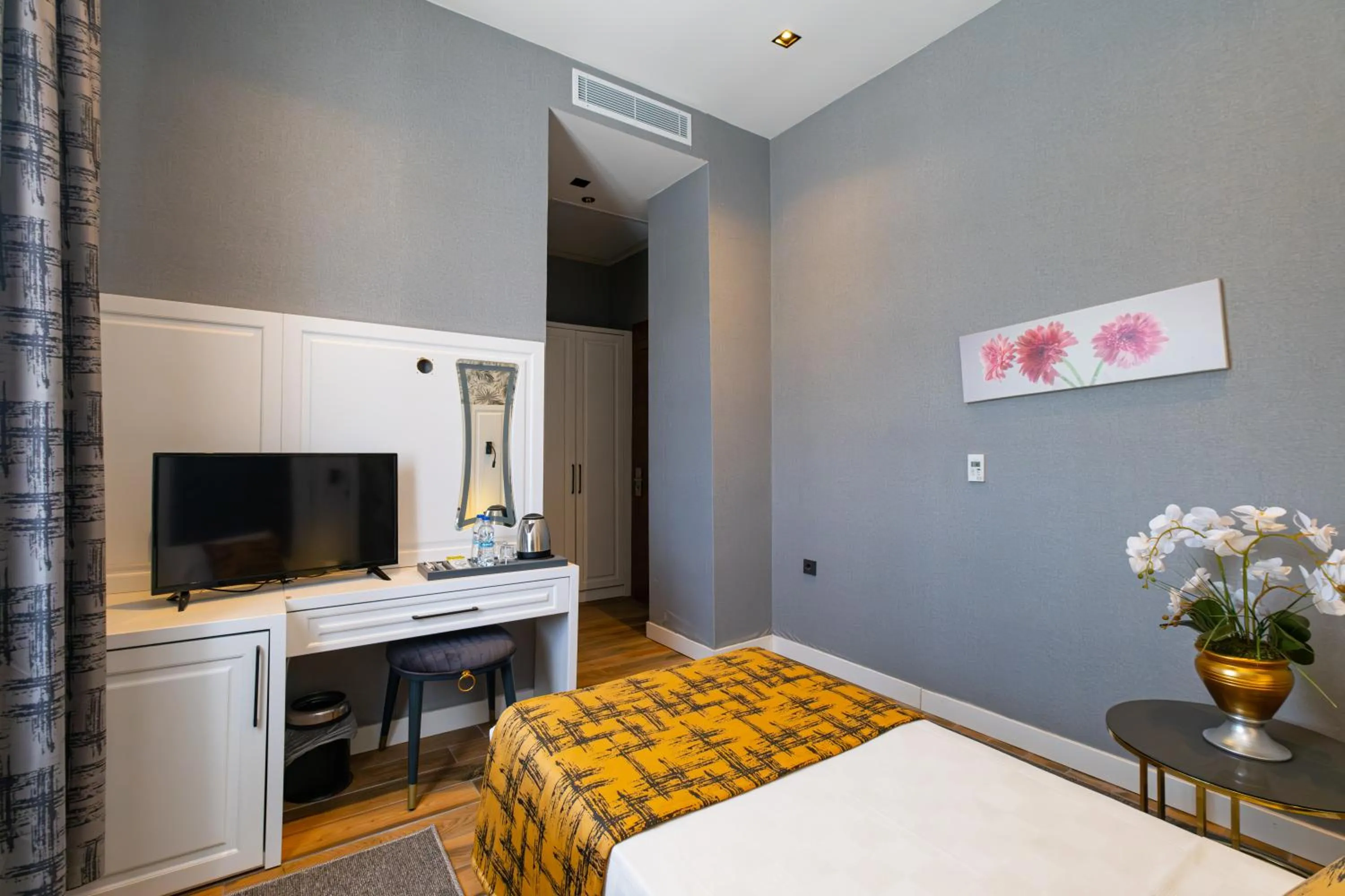 Bed in Hipodrom Hotel