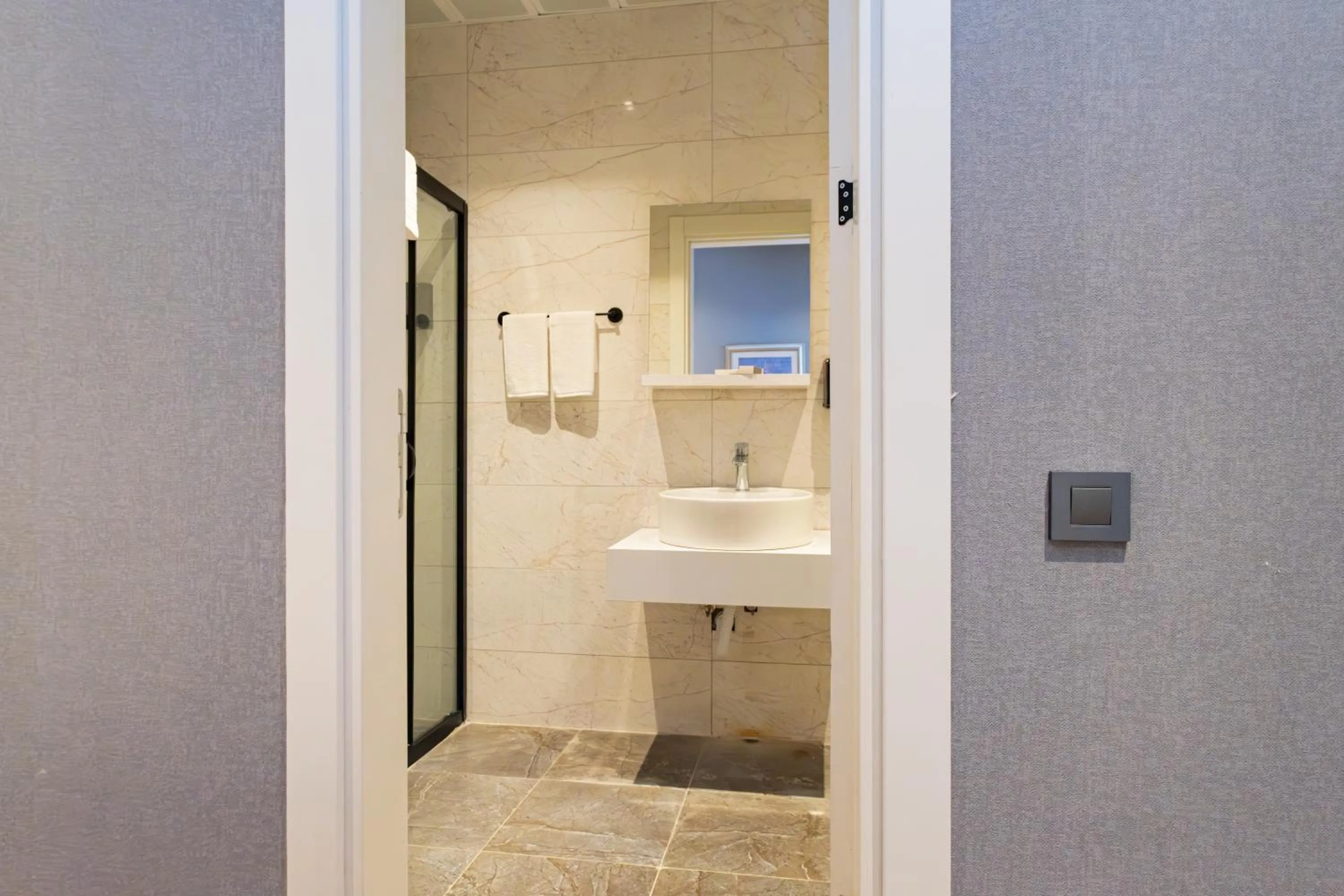 Shower in Hipodrom Hotel