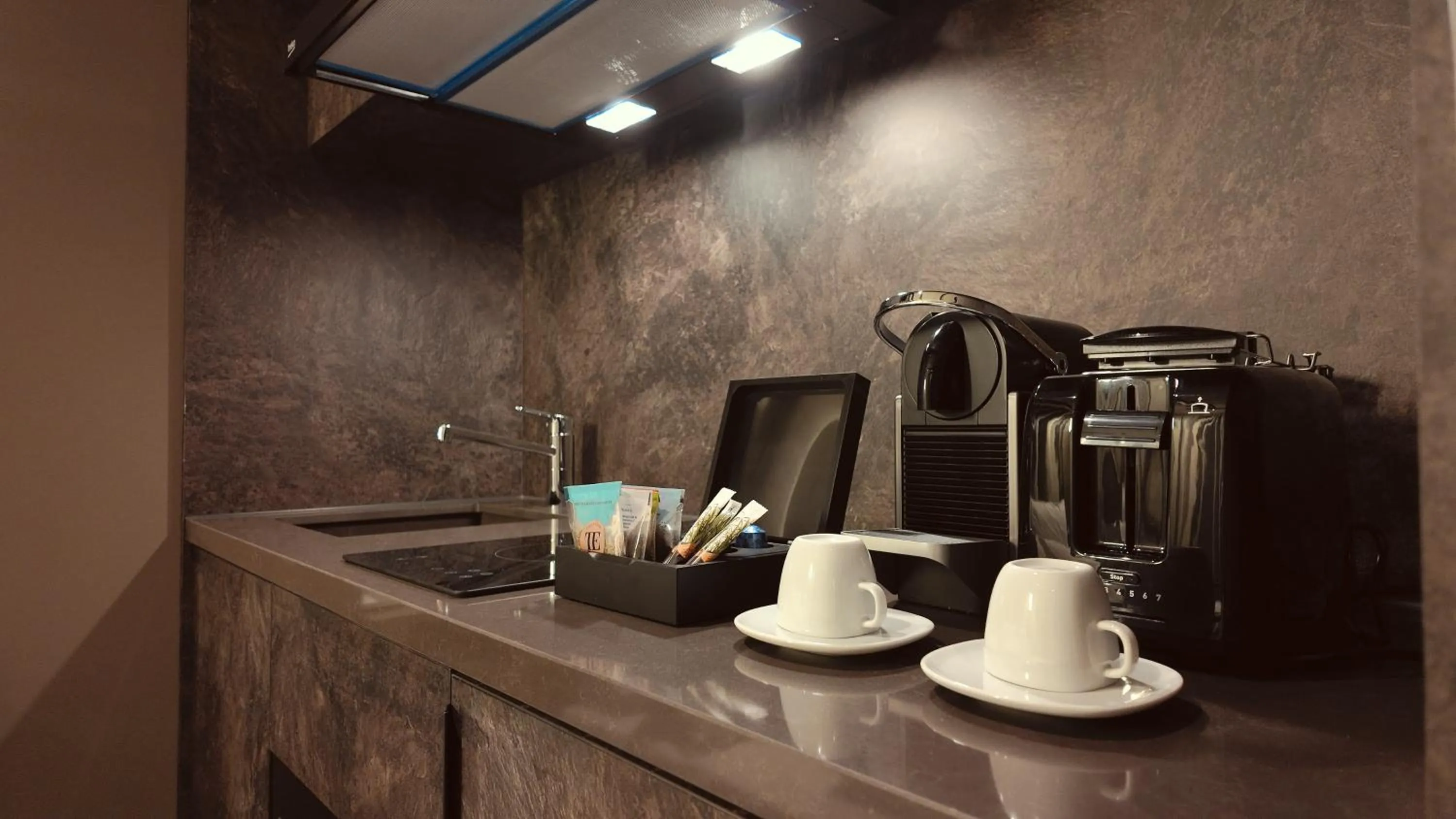 Coffee/tea facilities in Bellman Hotel