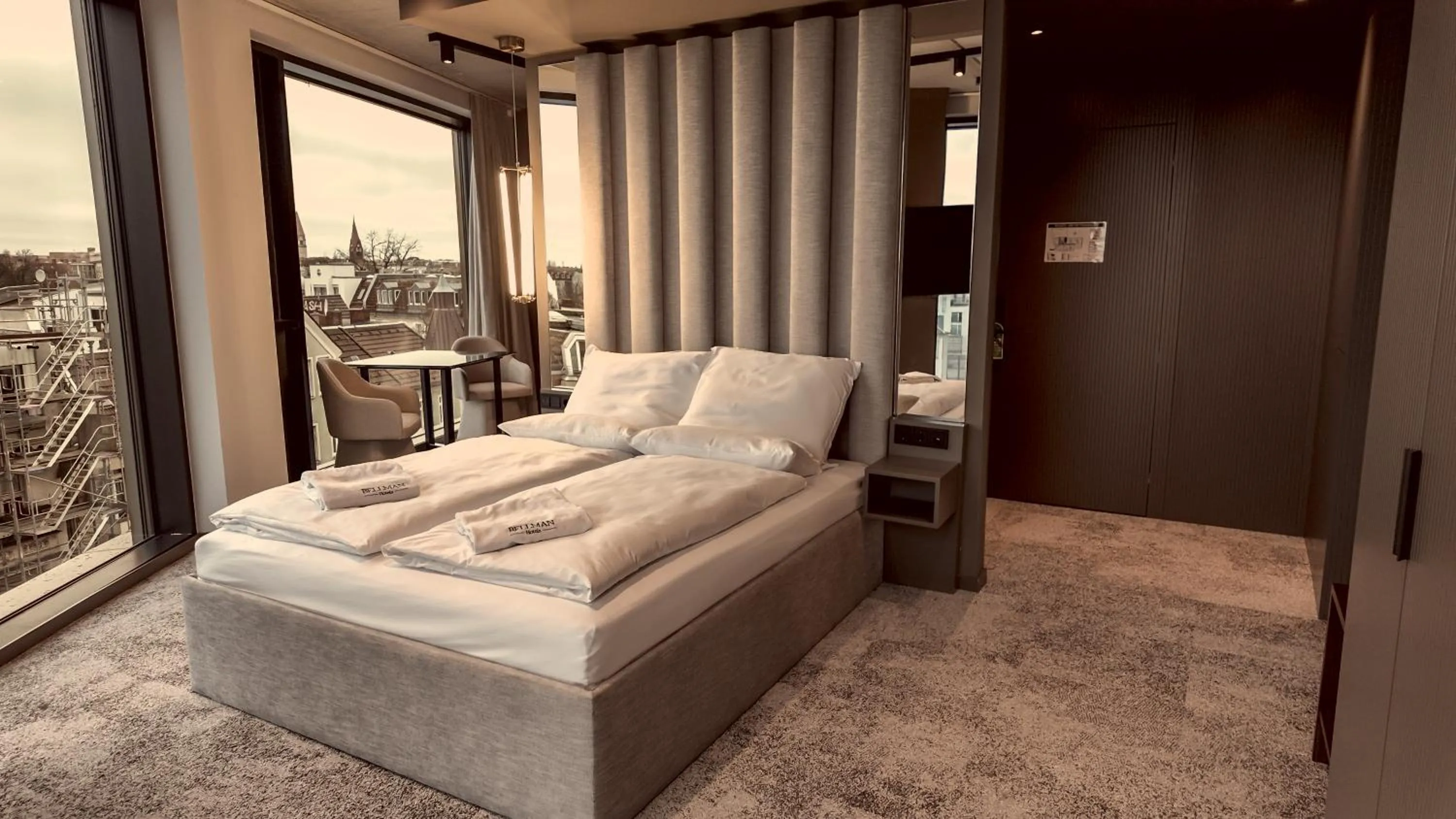 Photo of the whole room, Bed in Bellman Hotel