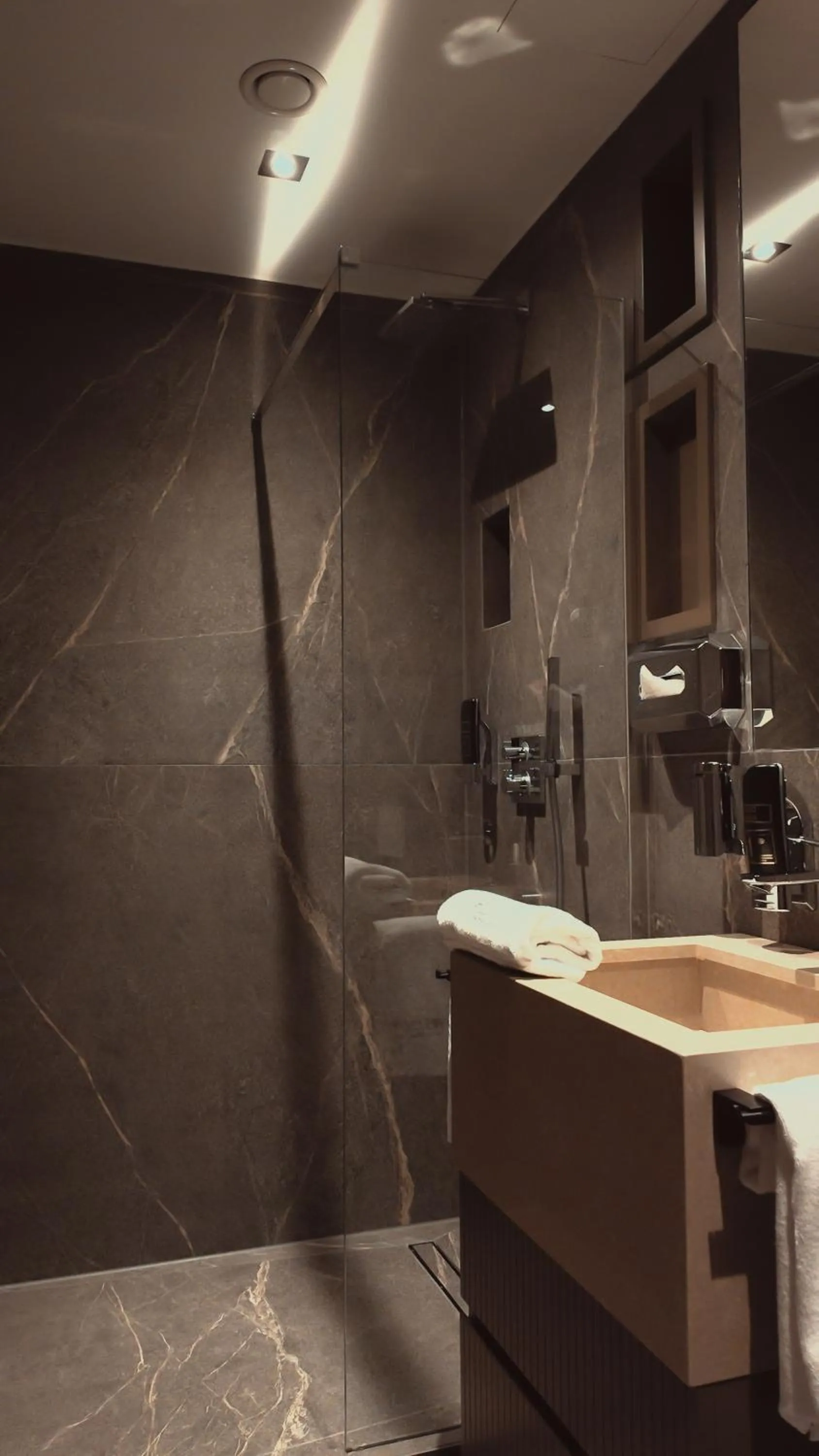 Bathroom in Bellman Hotel