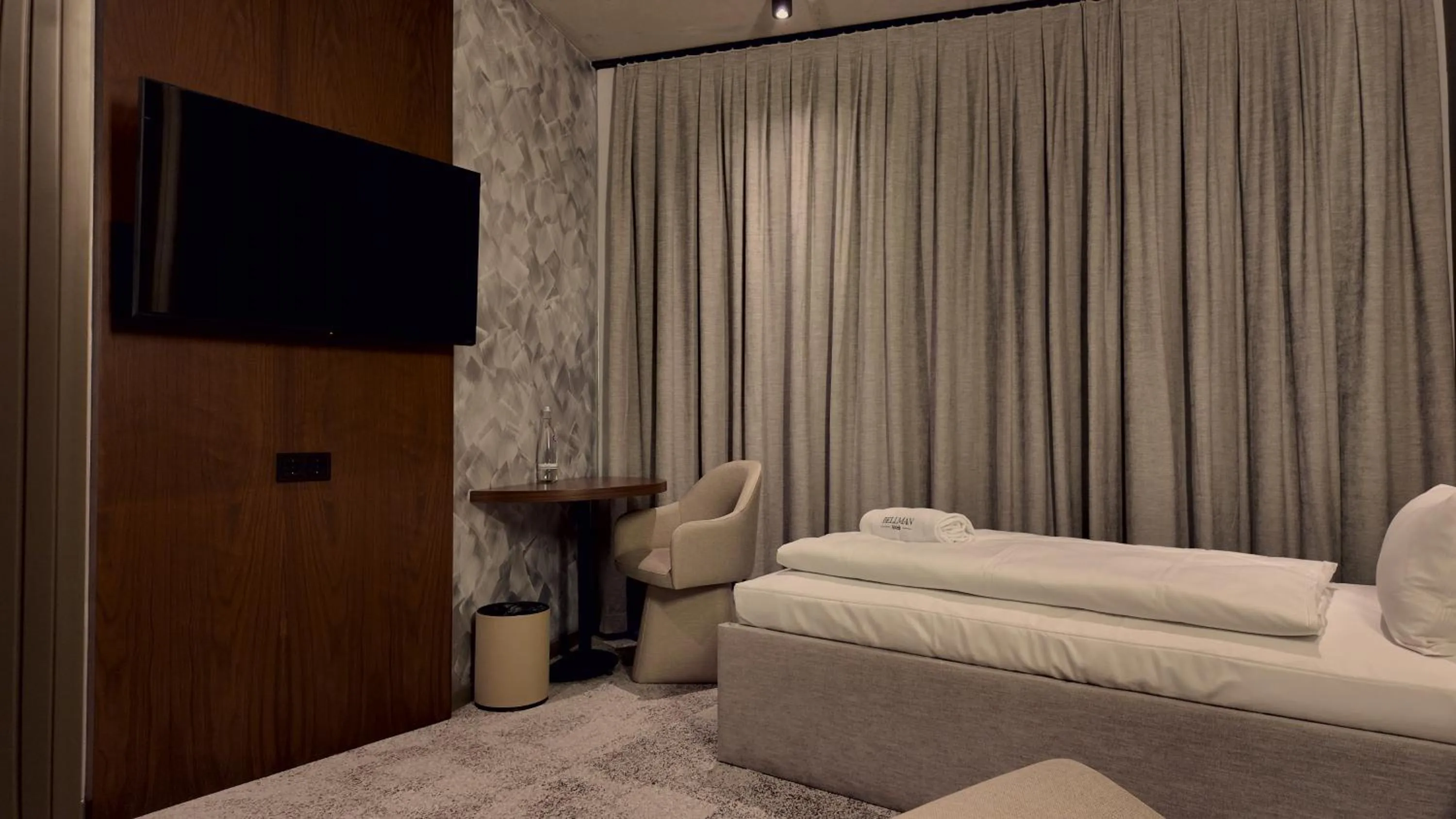 Bed in Bellman Hotel