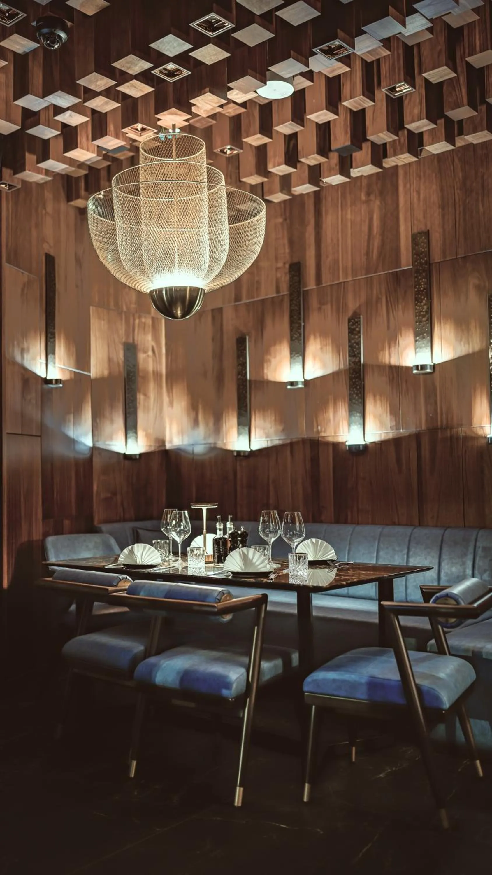 Restaurant/places to eat in Bellman Hotel