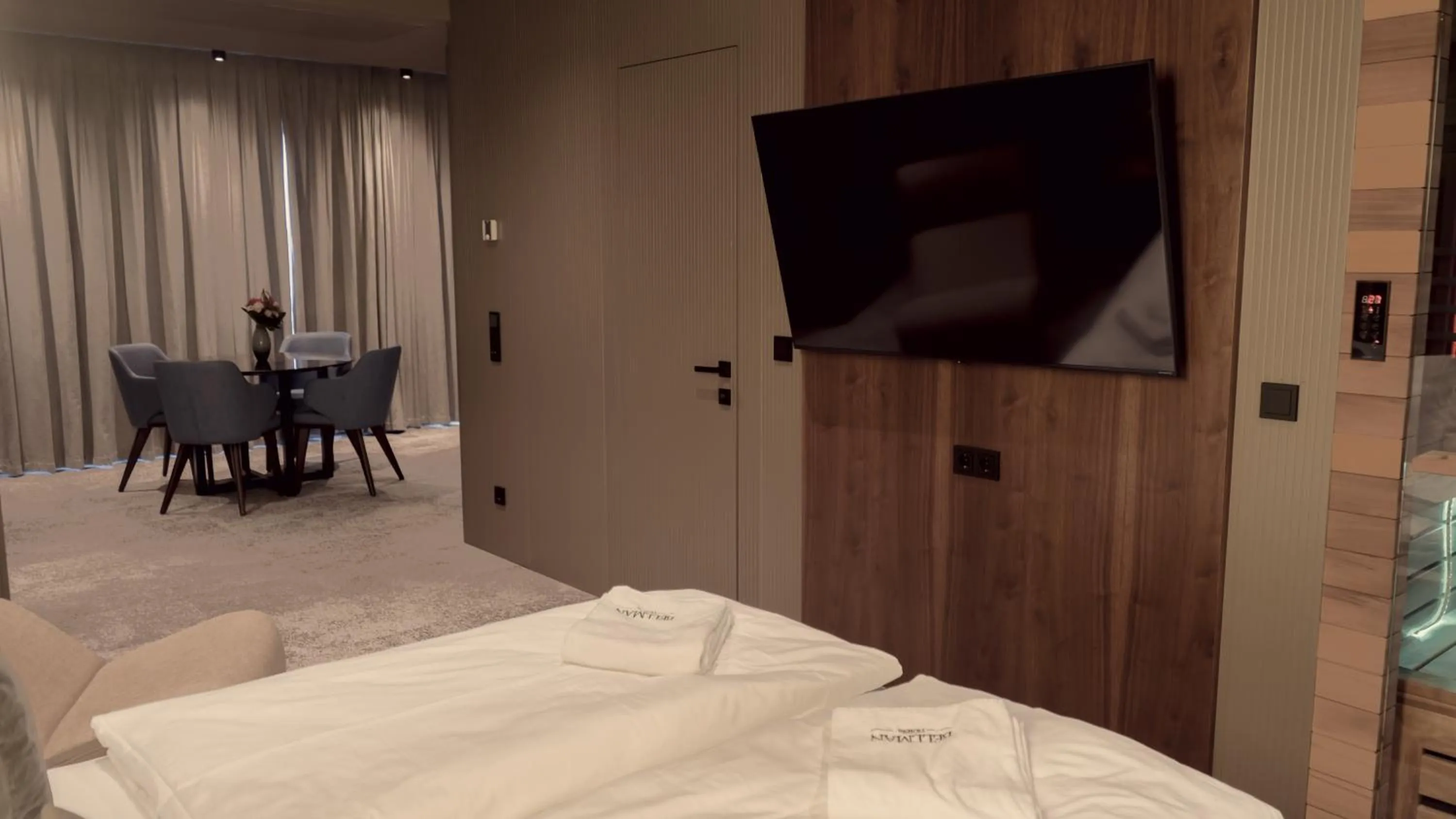 TV and multimedia, Bed in Bellman Hotel