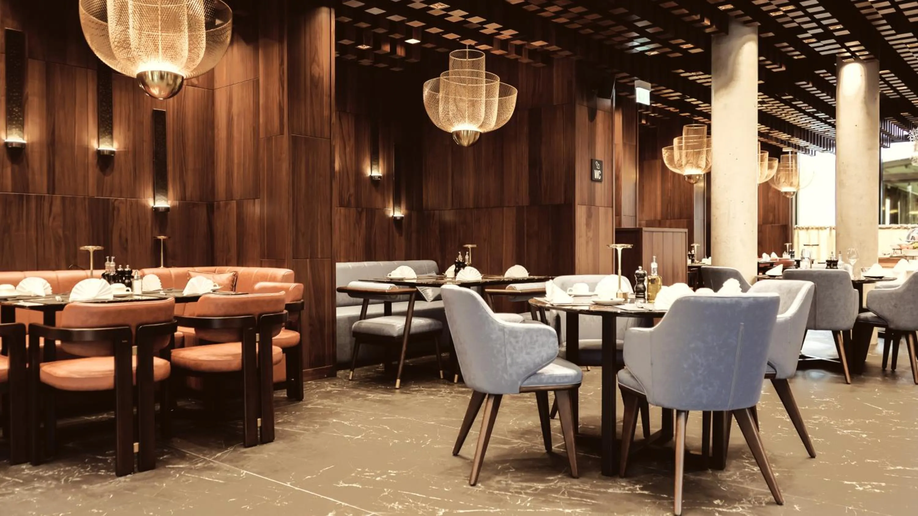 Restaurant/places to eat in Bellman Hotel