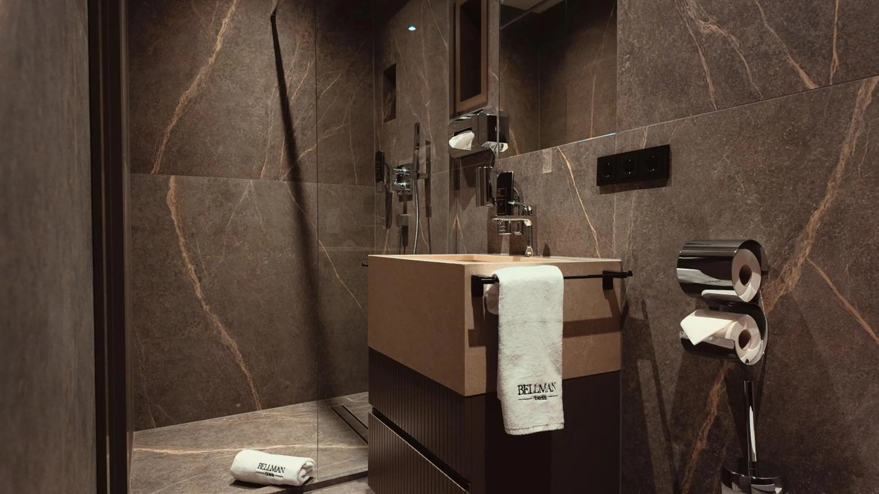 Shower in Bellman Hotel