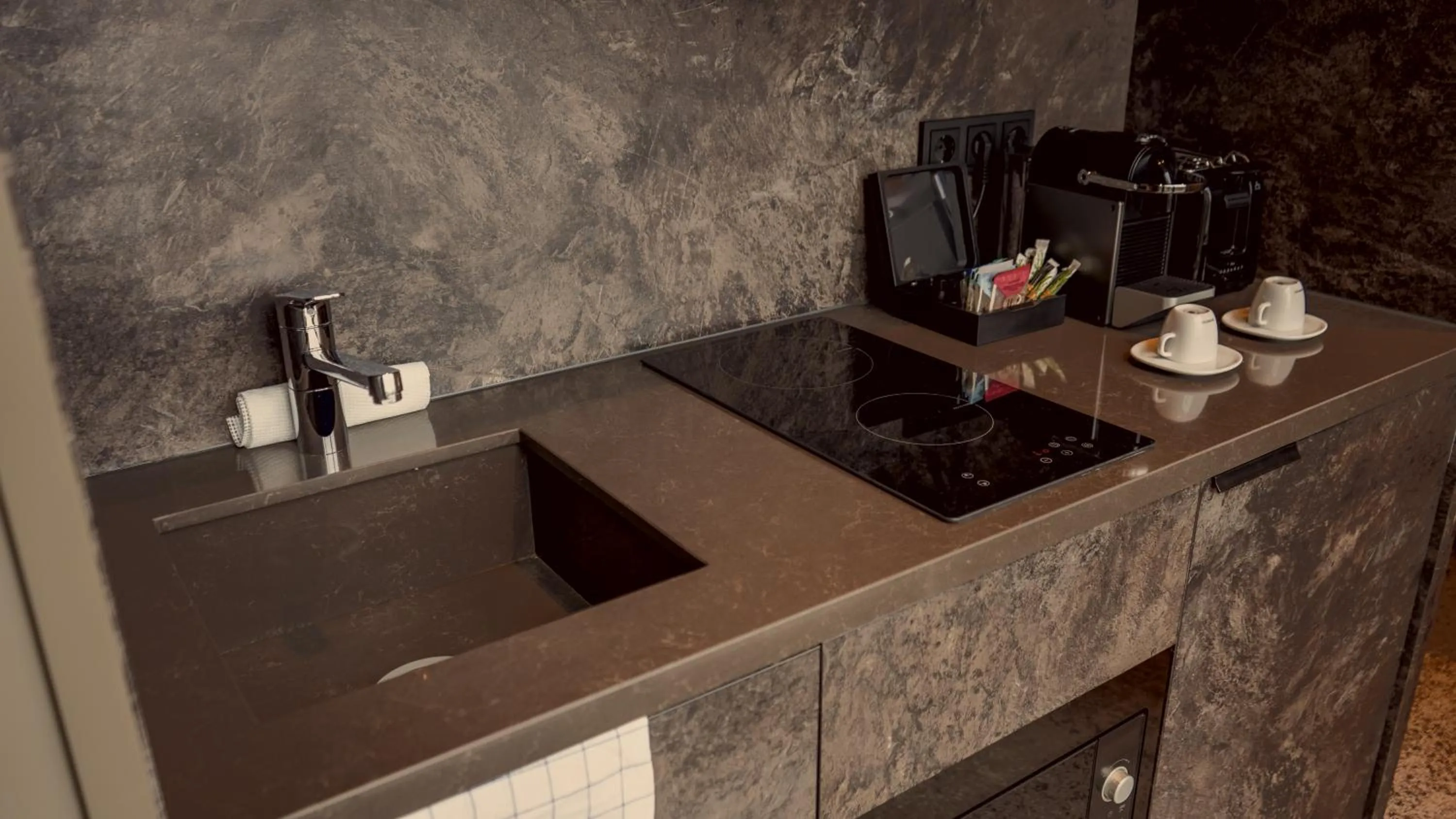 Kitchen or kitchenette in Bellman Hotel