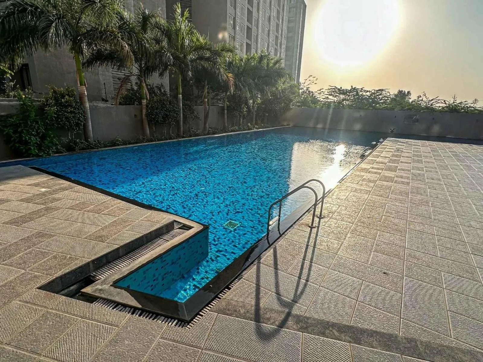 Restaurant/places to eat in Ambition studio apartment at weekend address