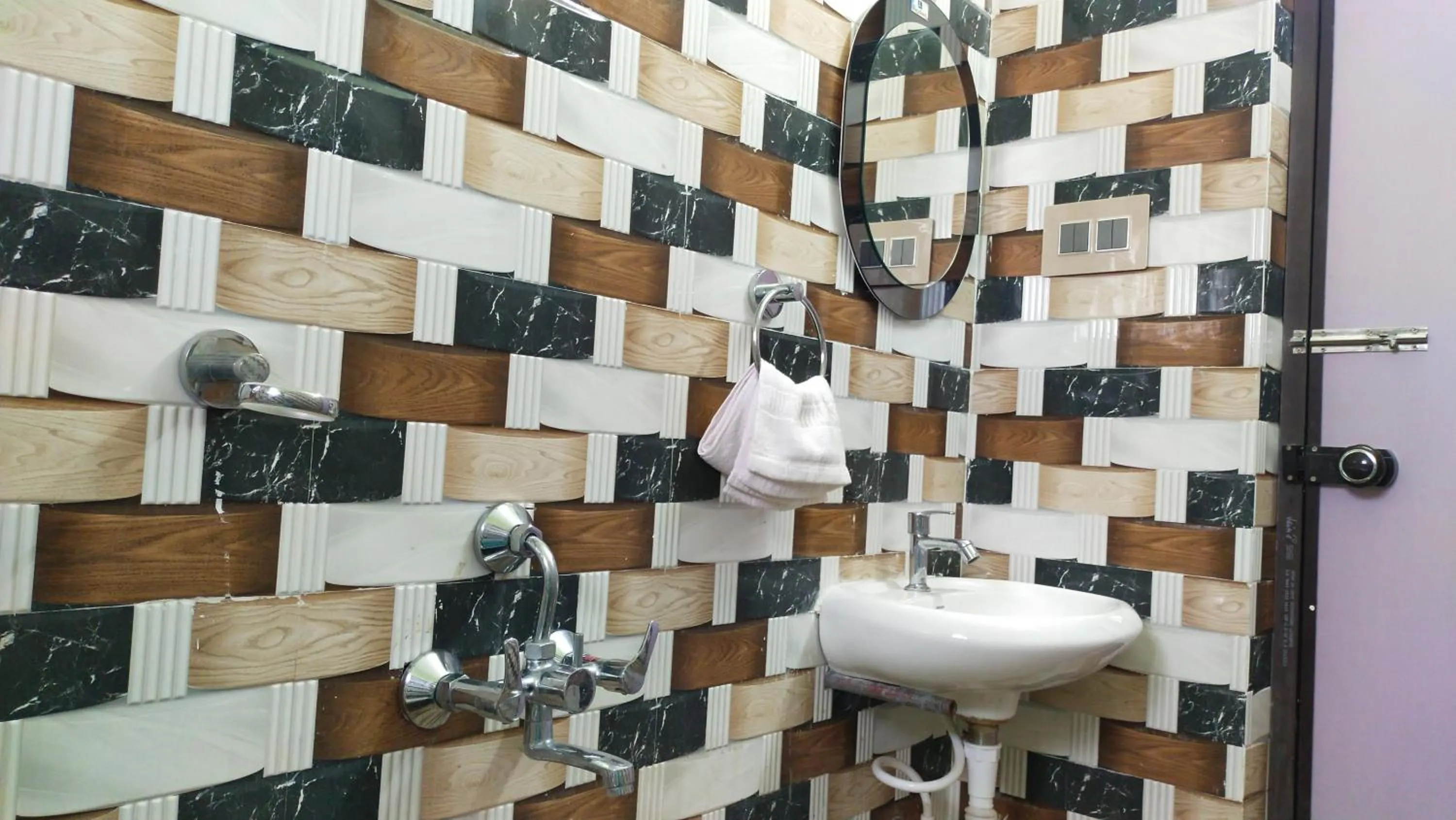 Bathroom in Hotel Tulusi Inn ! Bolpur, Shantiniketan ! Luxury Feel In Budget