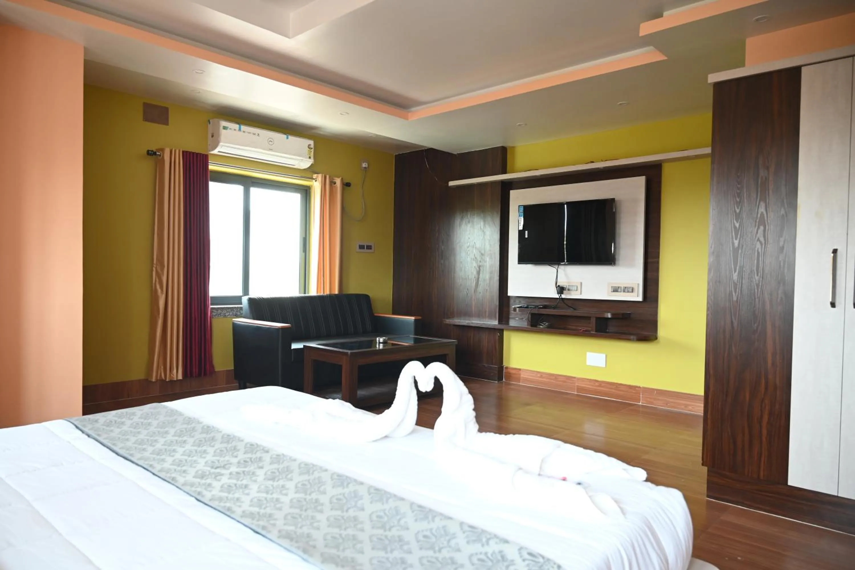 Bedroom, Bed in Hotel Tulusi Inn ! Bolpur, Shantiniketan ! Luxury Feel In Budget