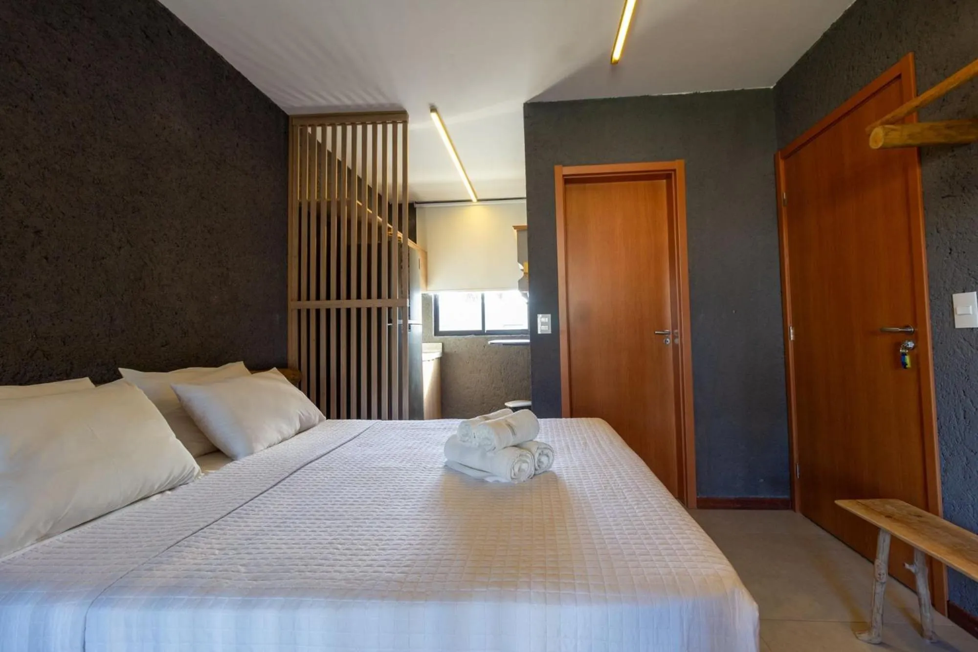 Seating area, Bed in Villas Manatee Milagres por Quarto à Vista