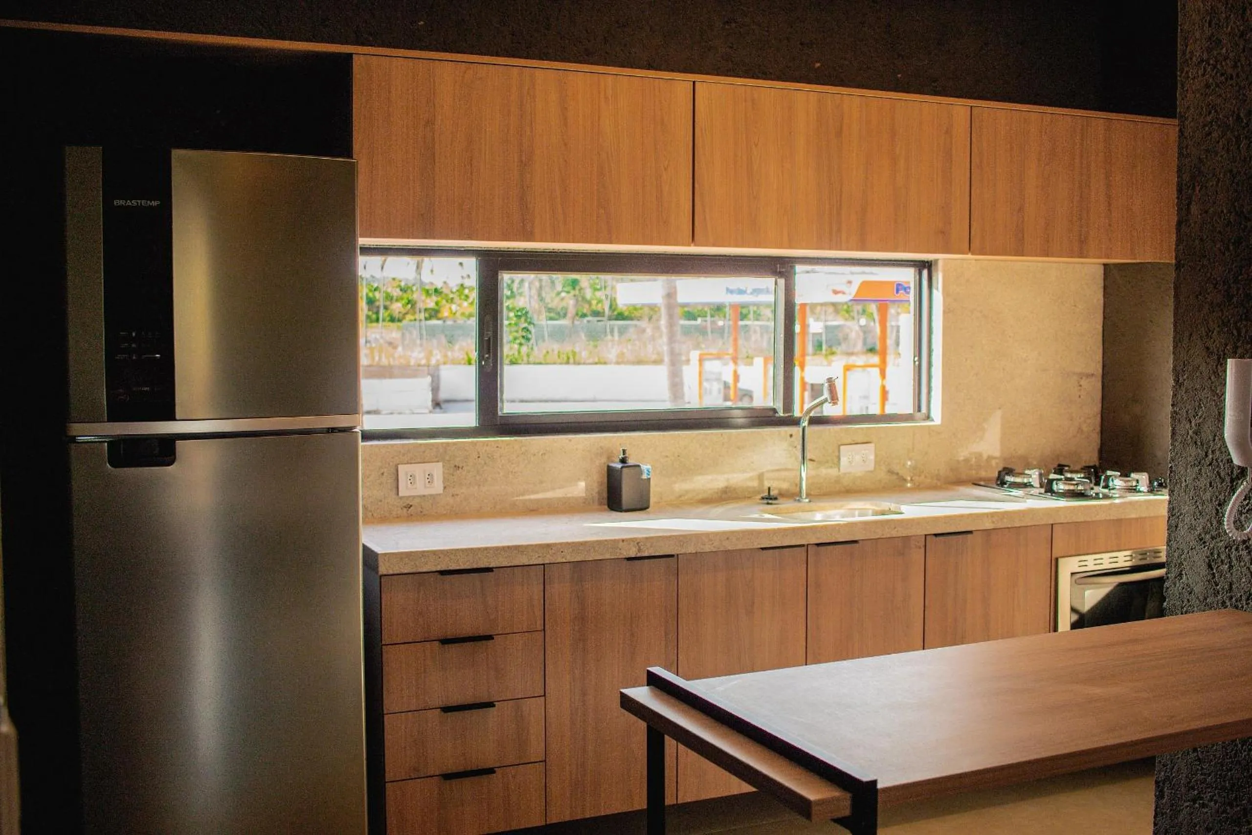 Kitchen or kitchenette in Villas Manatee Milagres por Quarto à Vista