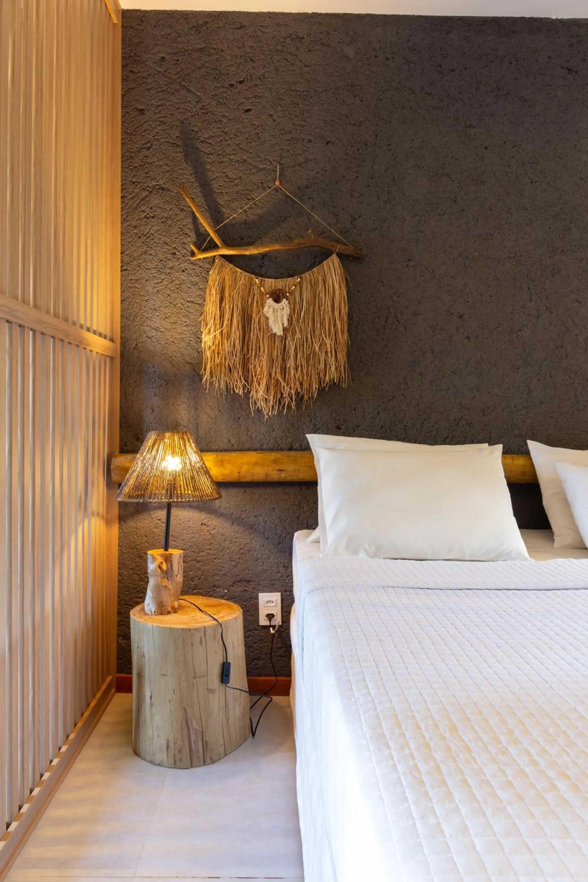 Seating area, Bed in Villas Manatee Milagres por Quarto à Vista