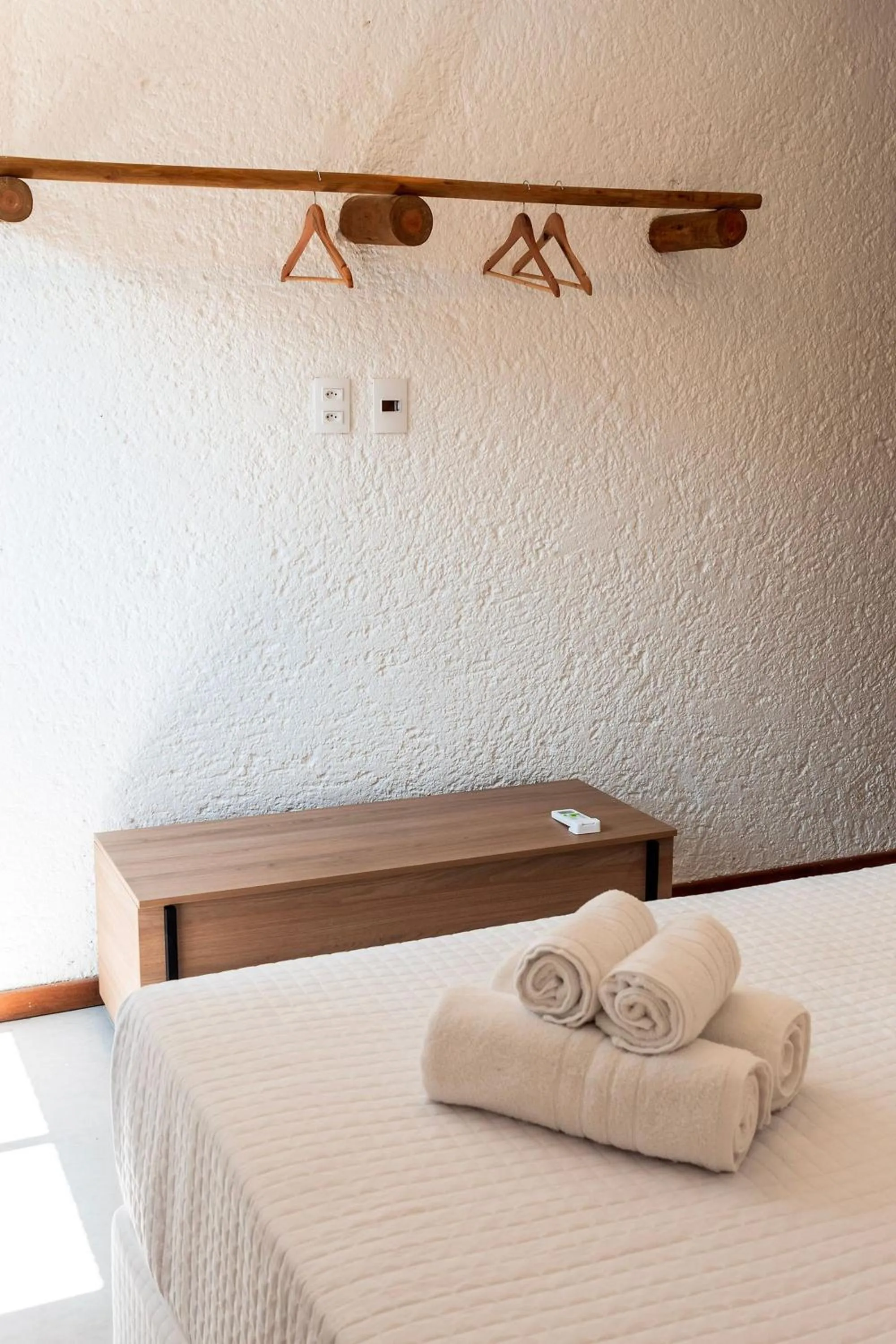 Bedroom, Bed in Villas Manatee Milagres por Quarto à Vista