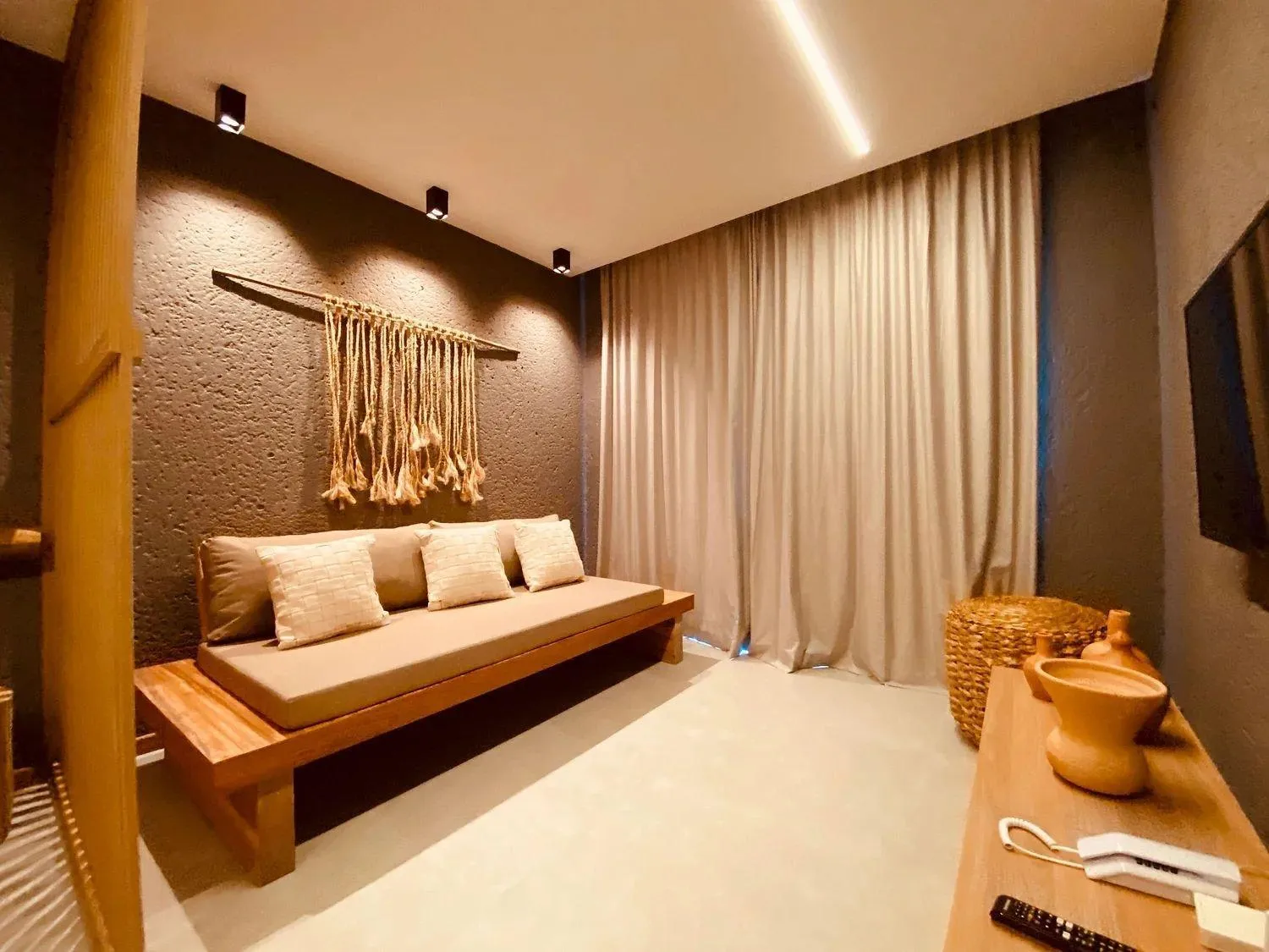 Living room, Bed in Villas Manatee Milagres por Quarto à Vista