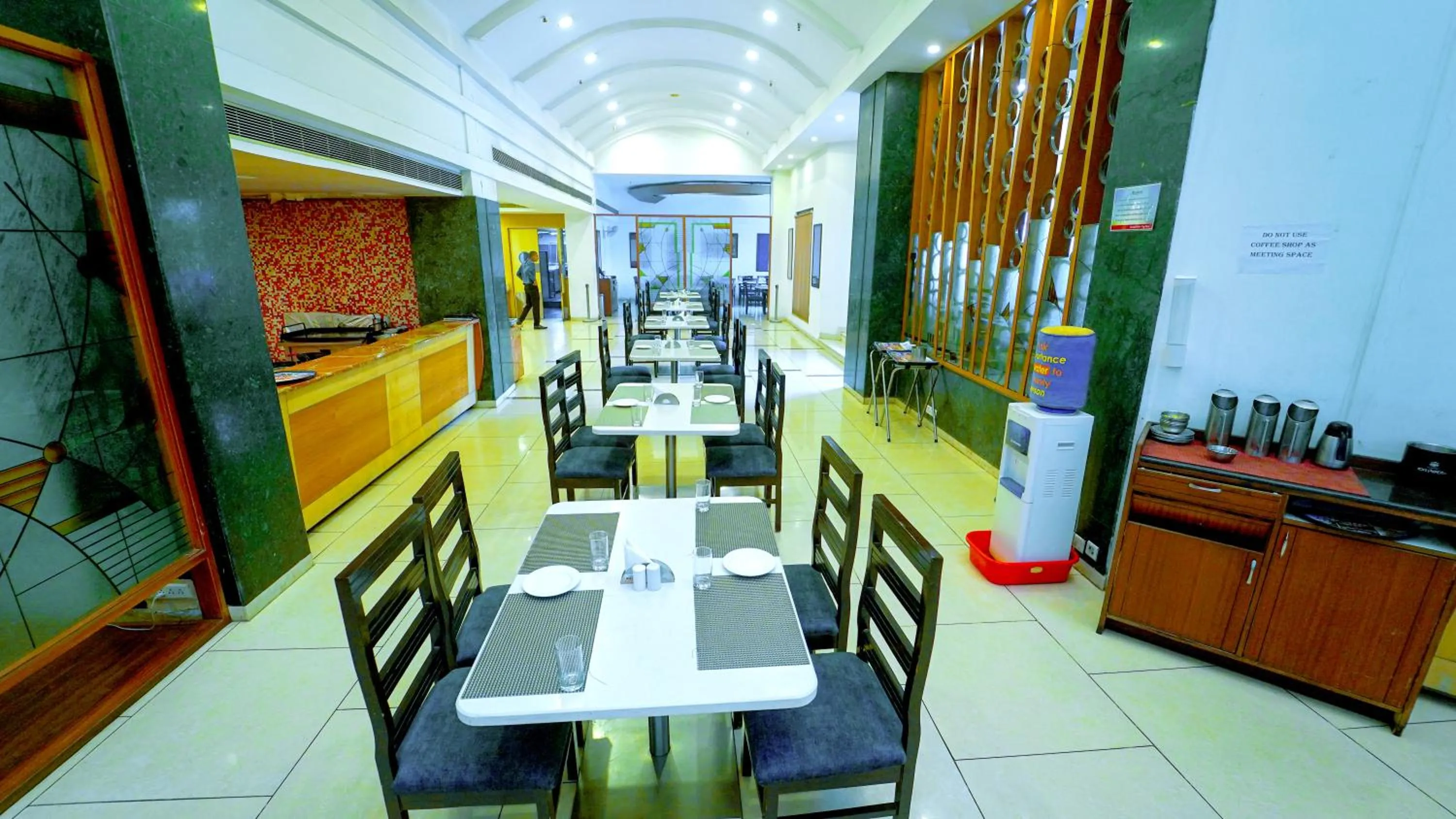 Restaurant/places to eat in Hotel the Plaza