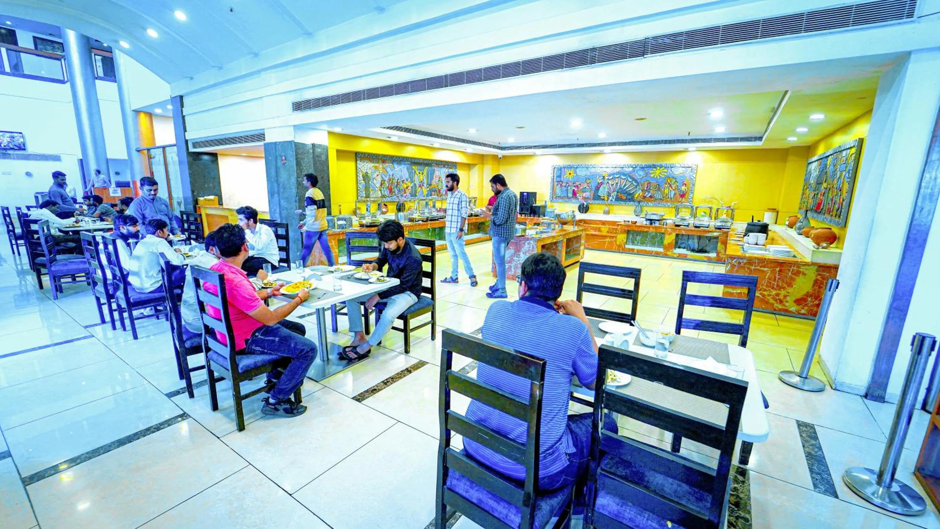 Restaurant/places to eat in Hotel the Plaza