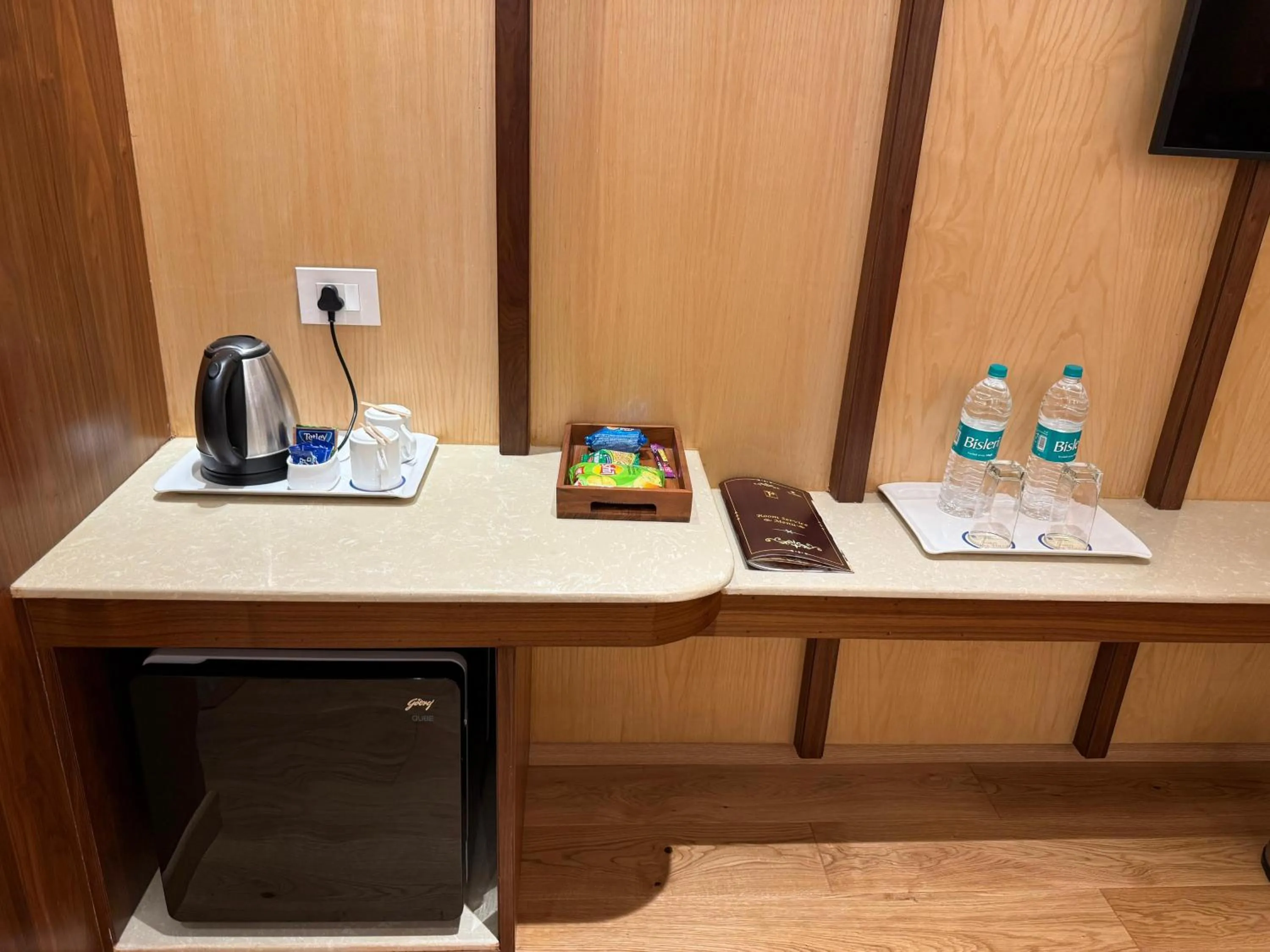 Coffee/tea facilities in Hotel the Plaza