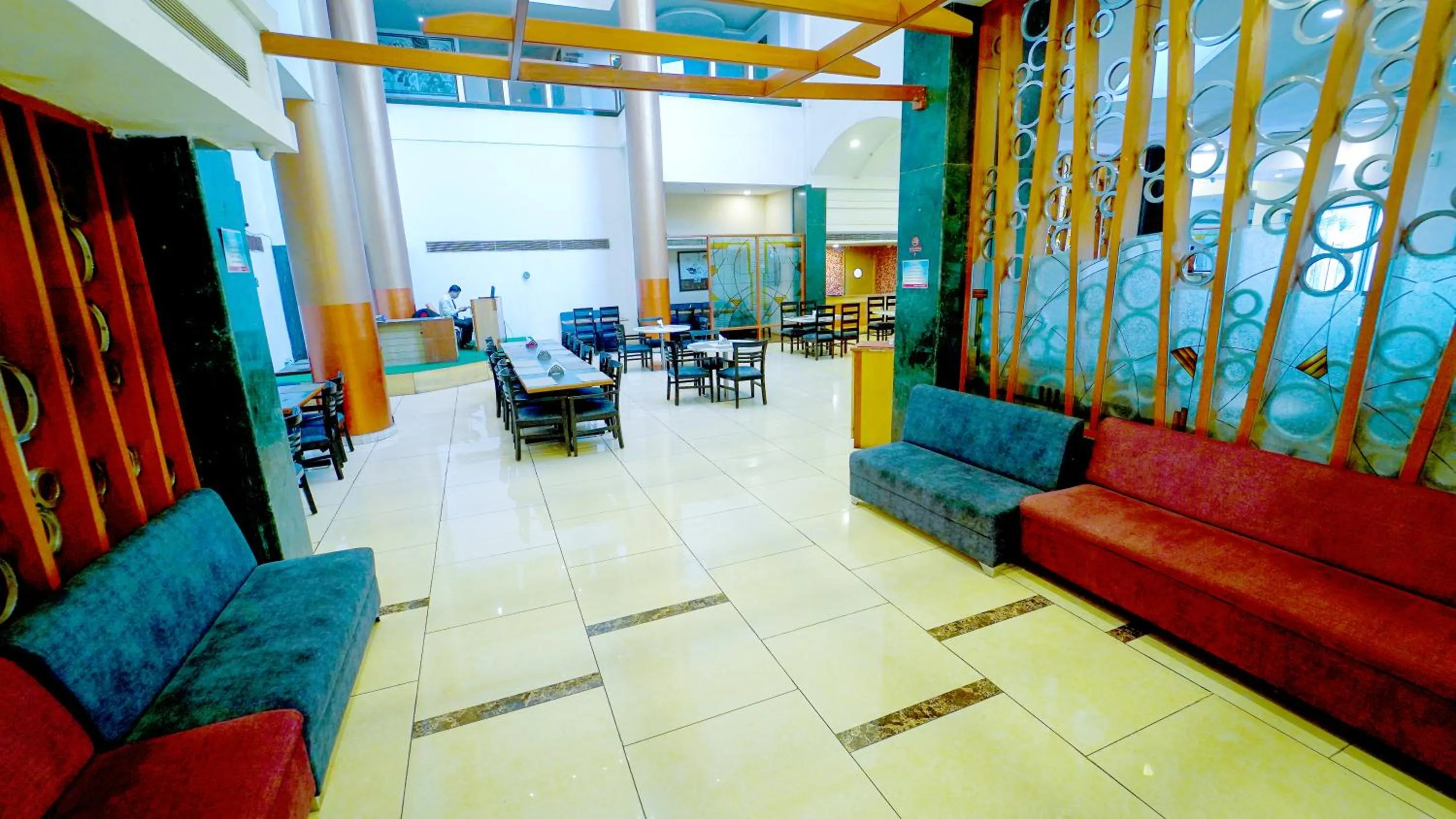 Restaurant/places to eat in Hotel the Plaza