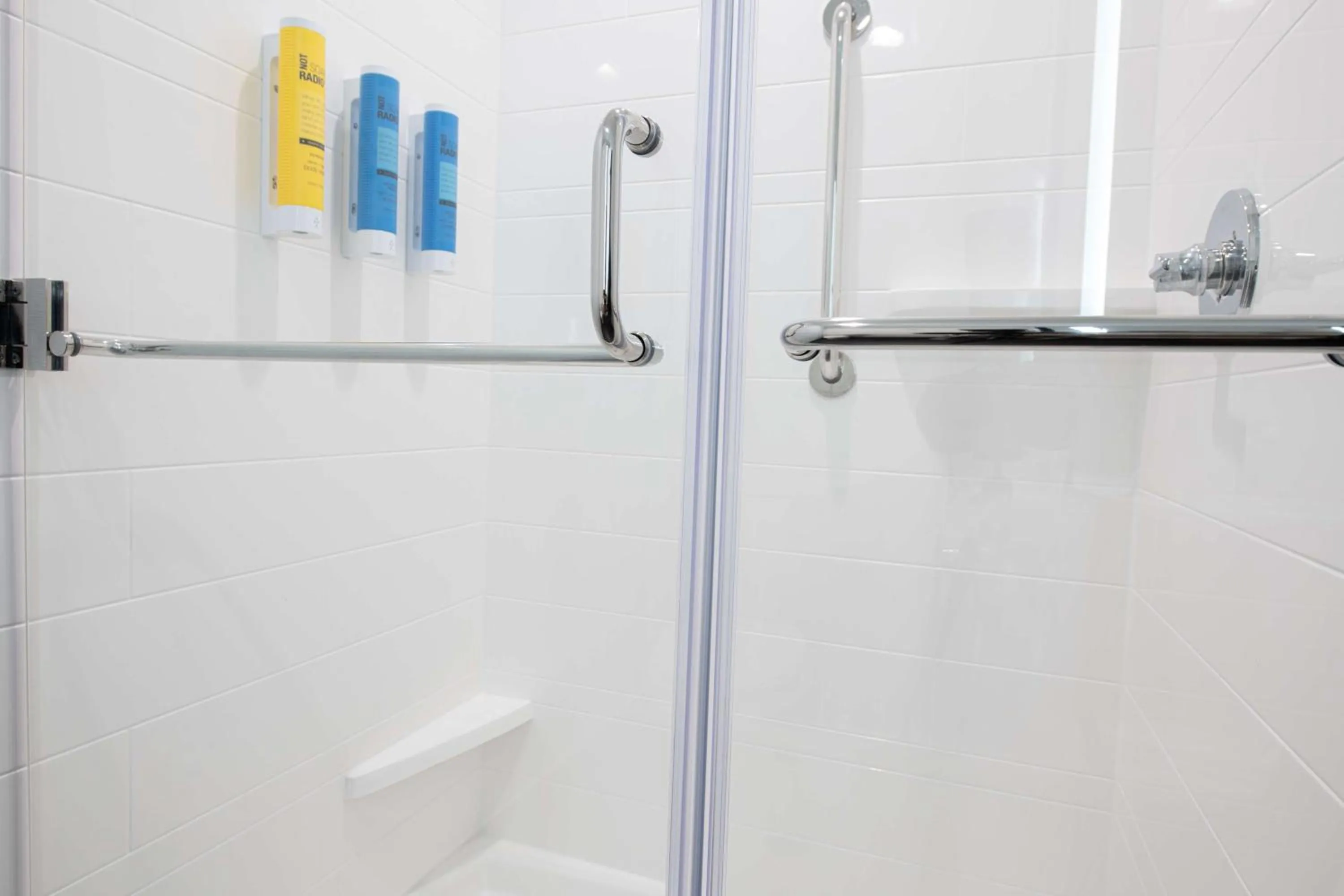 Bathroom in Tru By Hilton Lewisville Vista Ridge Mall