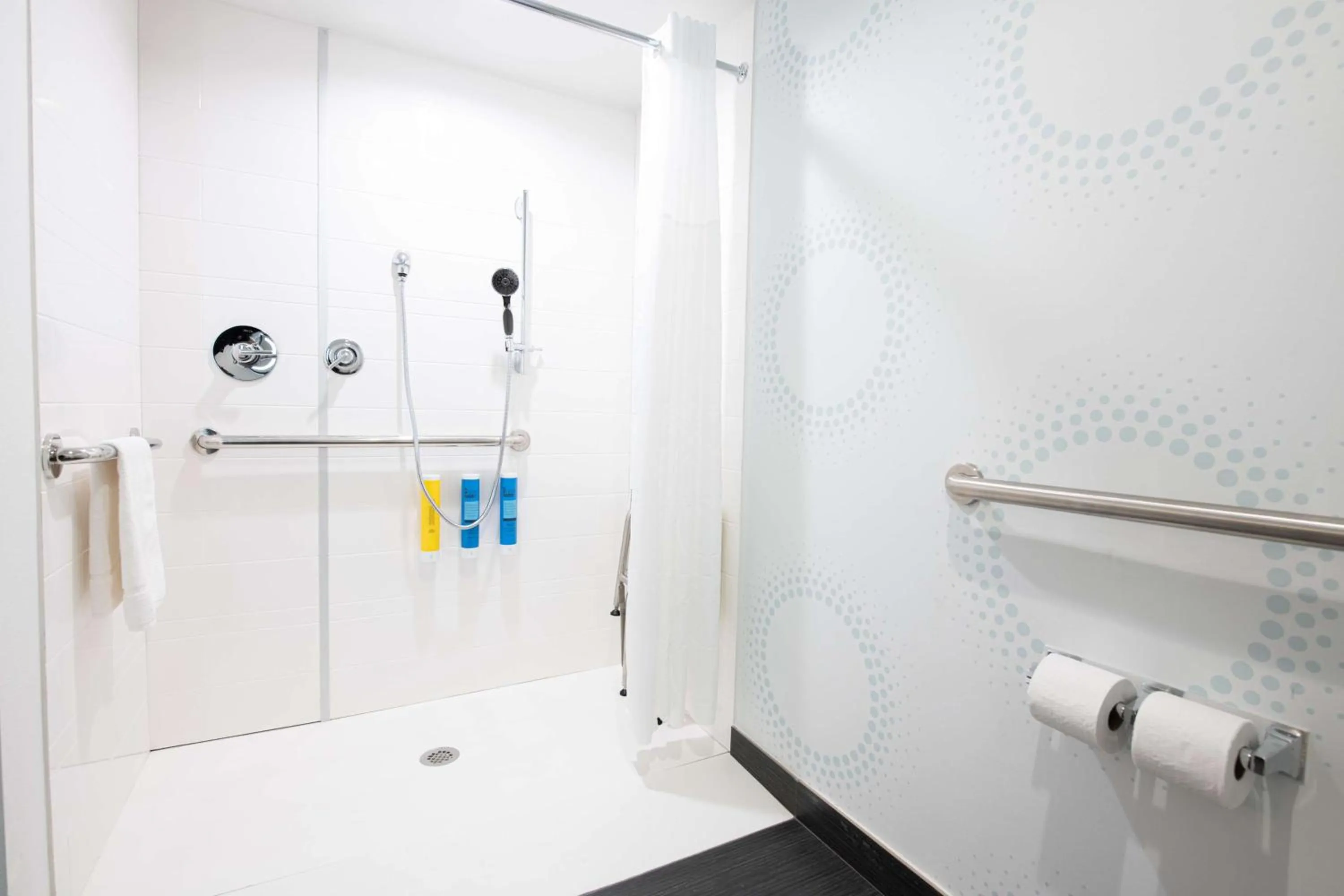 Bathroom in Tru By Hilton Lewisville Vista Ridge Mall