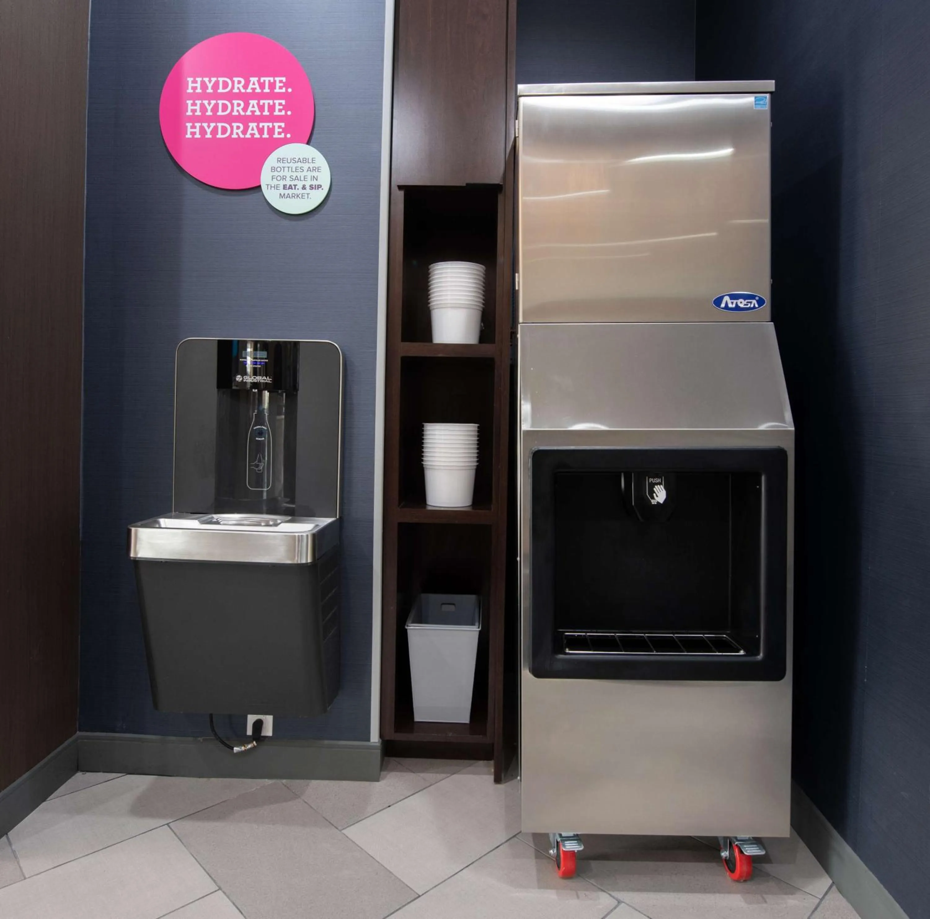 Dining area in Tru By Hilton Lewisville Vista Ridge Mall