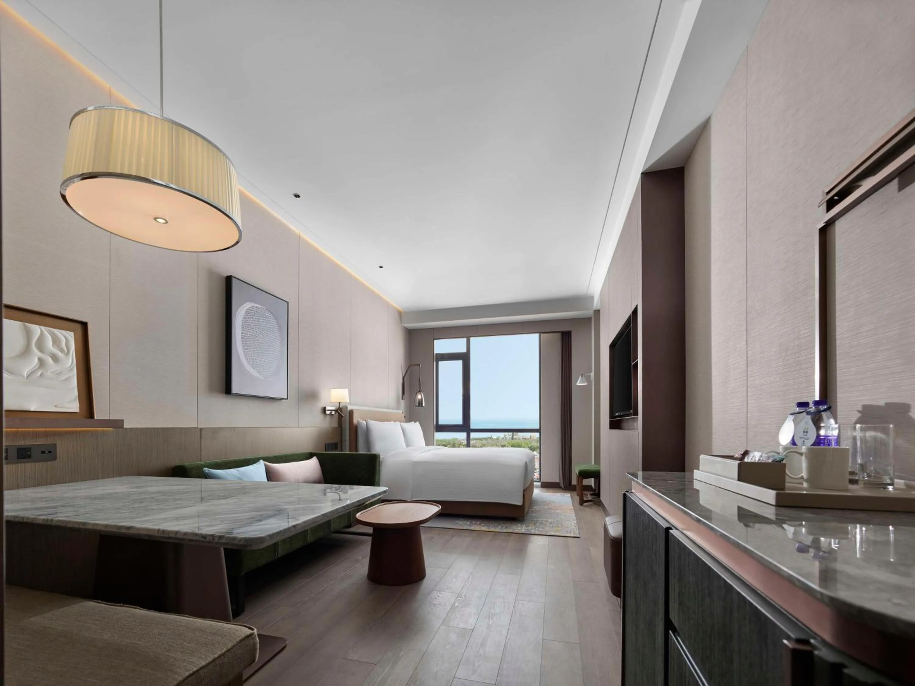 Bed in Doubletree By Hilton Yantai Golden Coast Hotel & Suites
