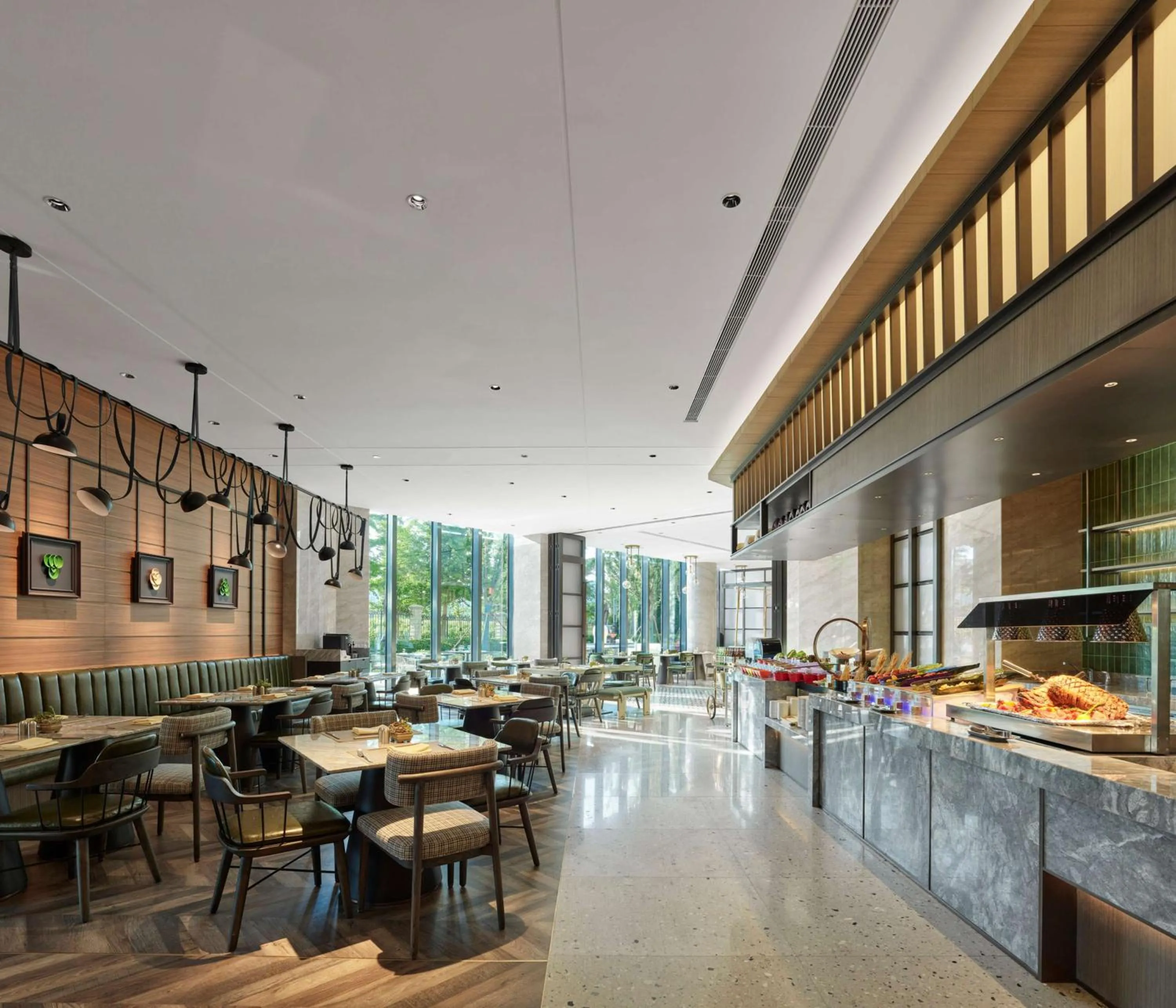 Restaurant/places to eat in Doubletree By Hilton Yantai Golden Coast Hotel & Suites
