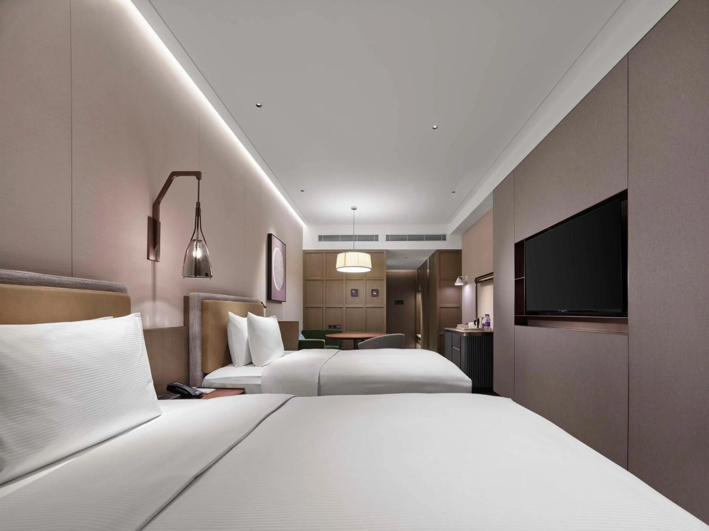 Bed in Doubletree By Hilton Yantai Golden Coast Hotel & Suites