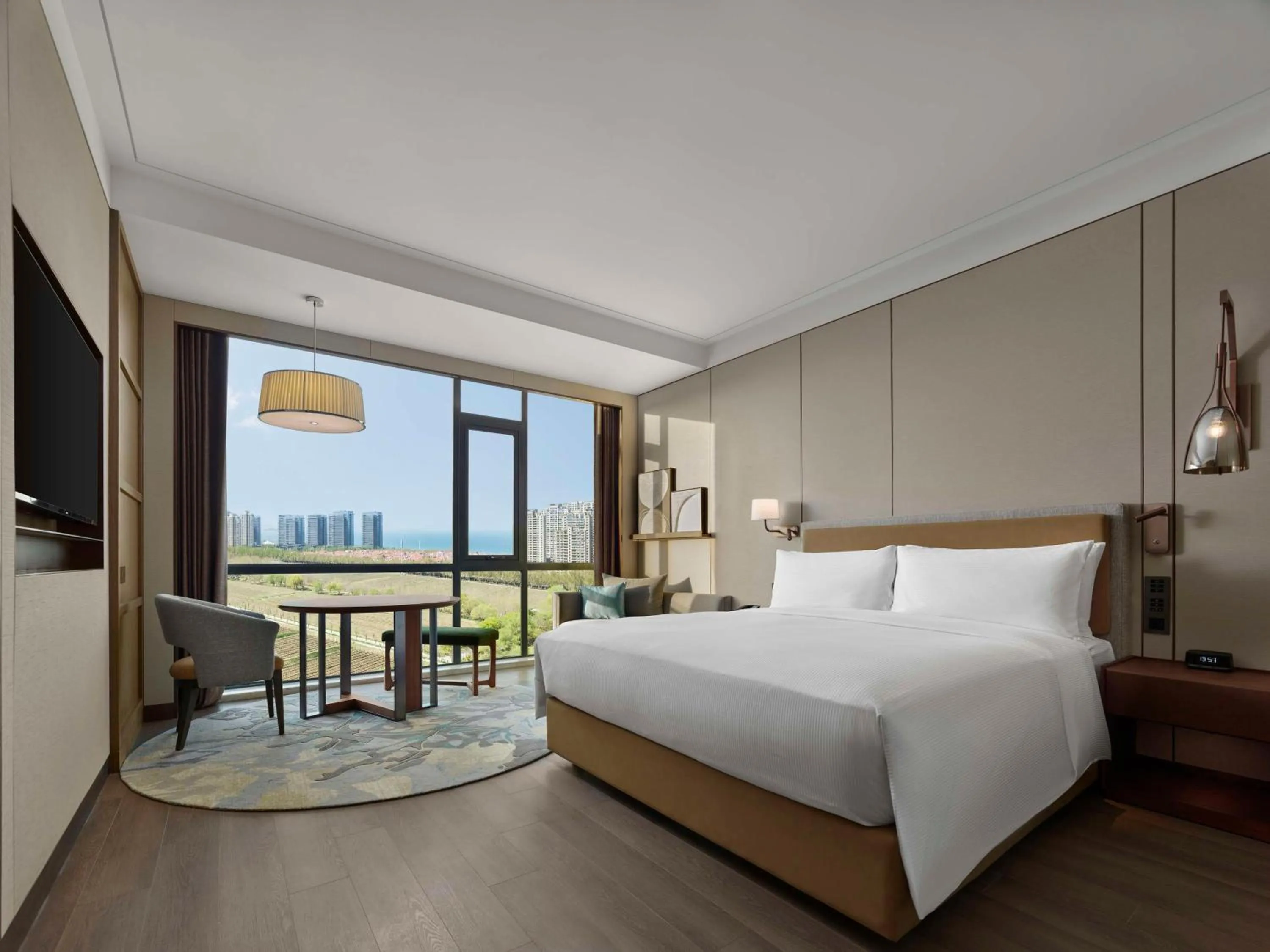 Living room, Bed in Doubletree By Hilton Yantai Golden Coast Hotel & Suites