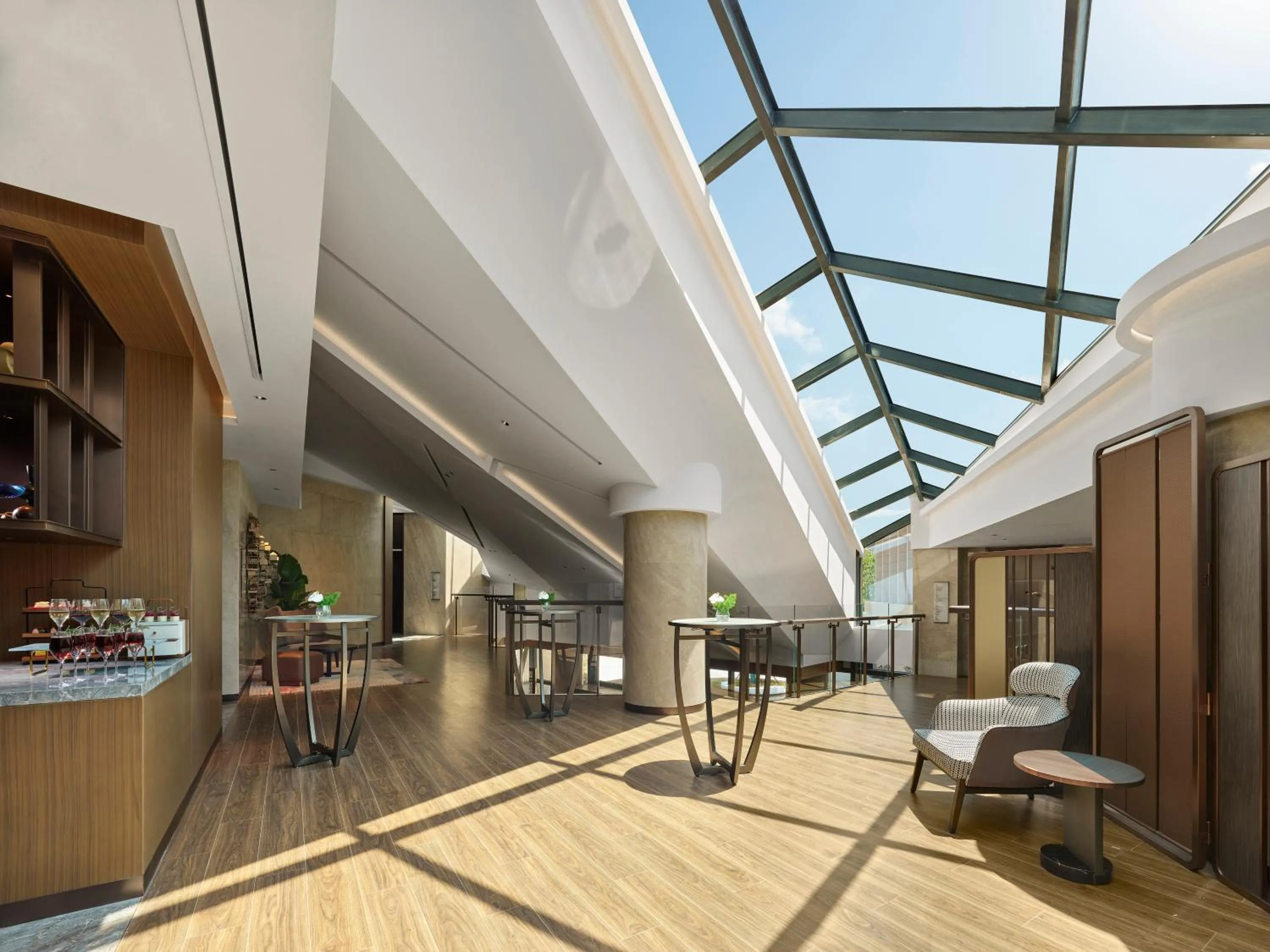 Seating area in Doubletree By Hilton Yantai Golden Coast Hotel & Suites