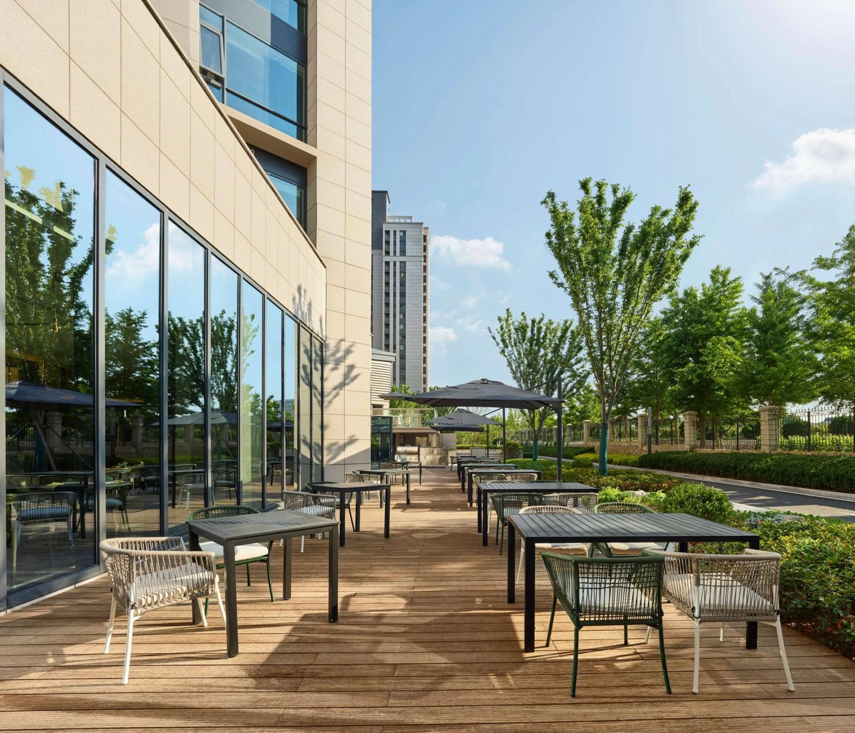 Restaurant/places to eat in Doubletree By Hilton Yantai Golden Coast Hotel & Suites