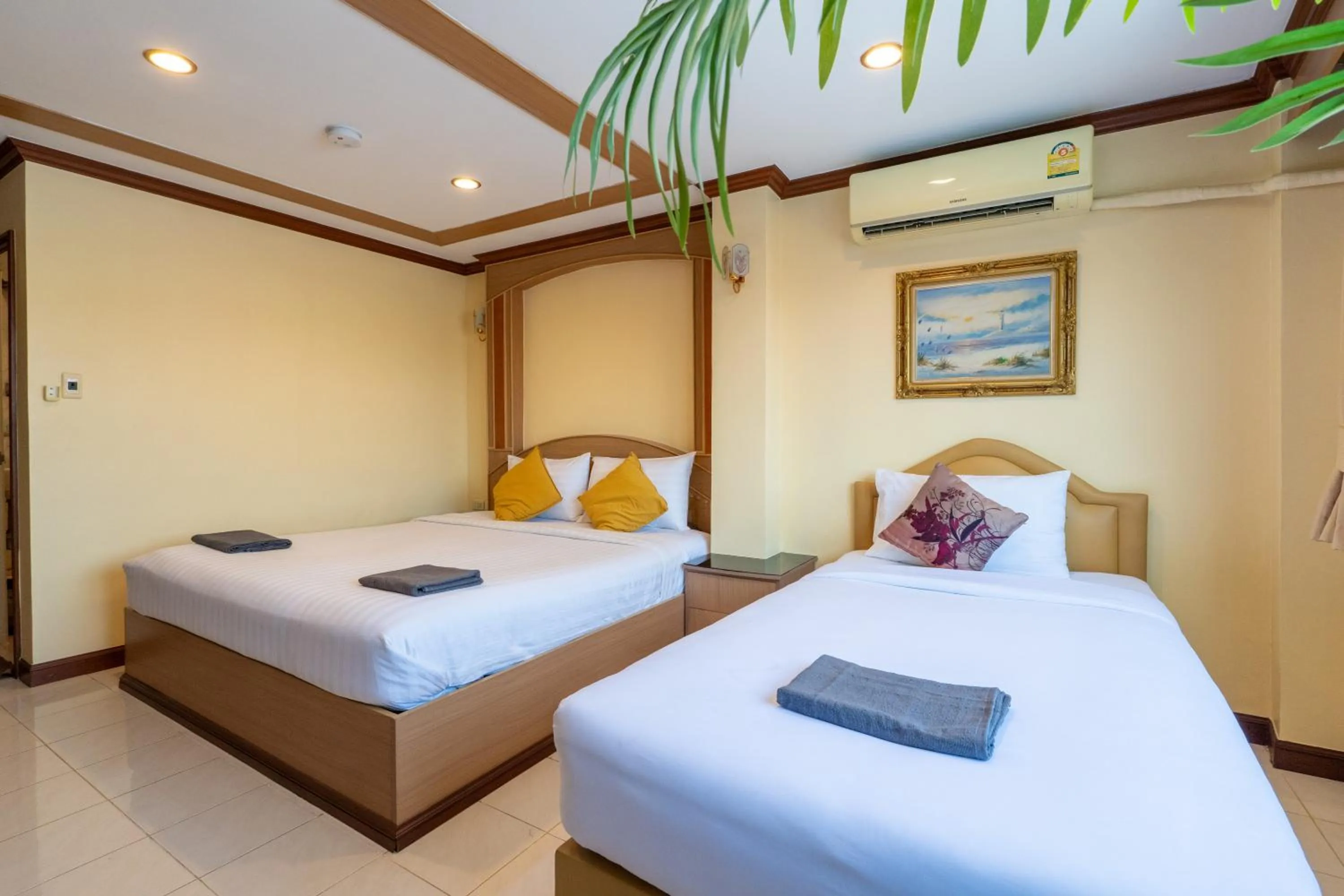 Bed in La Casa South Pattaya Hotel