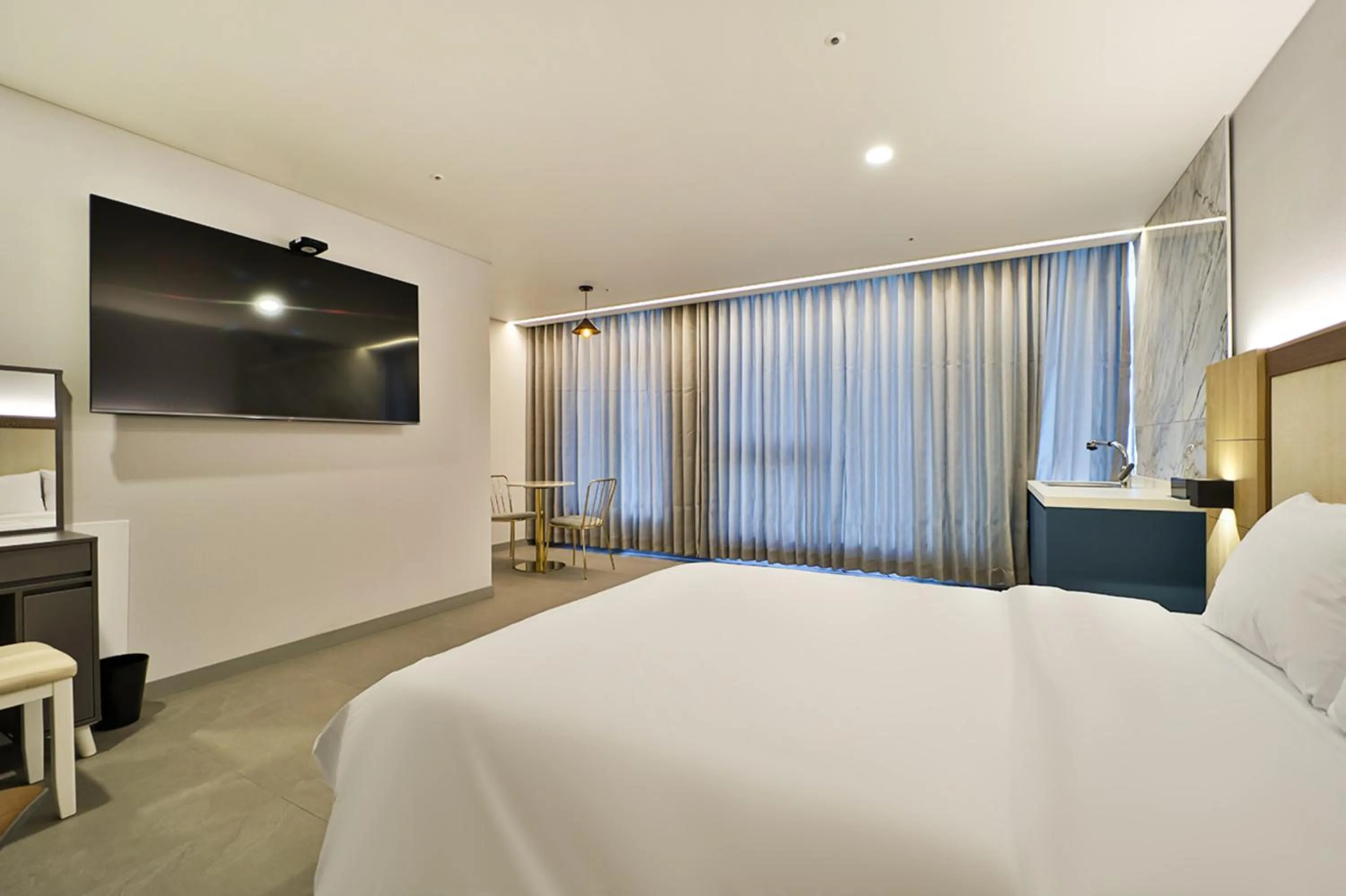 Bedroom, Bed in Gimhae City Hotel