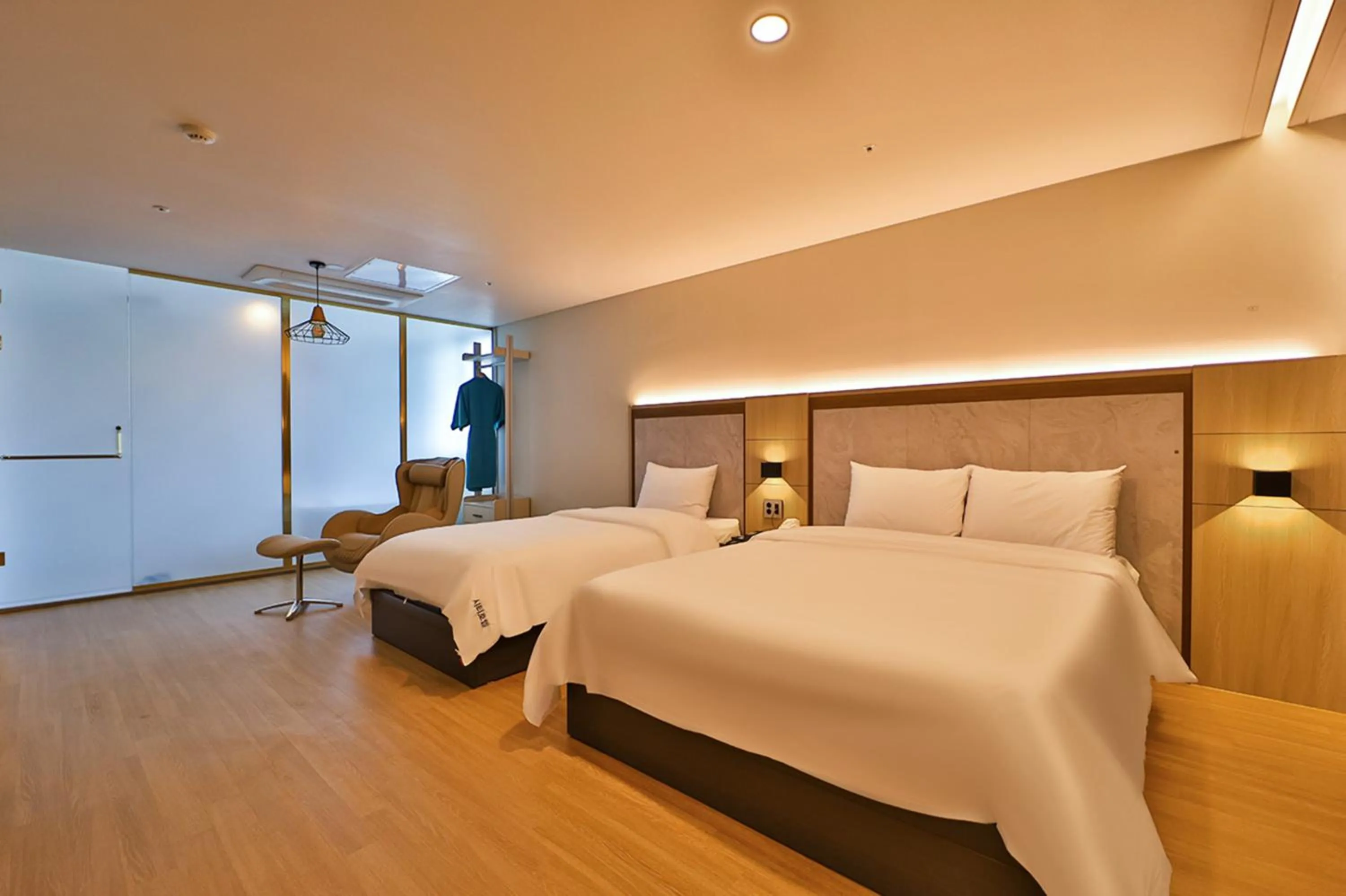 Photo of the whole room, Bed in Gimhae City Hotel